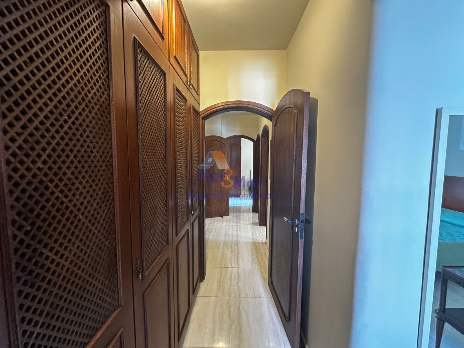 Apartamento na Praia da Enseada, Guarujá - SP