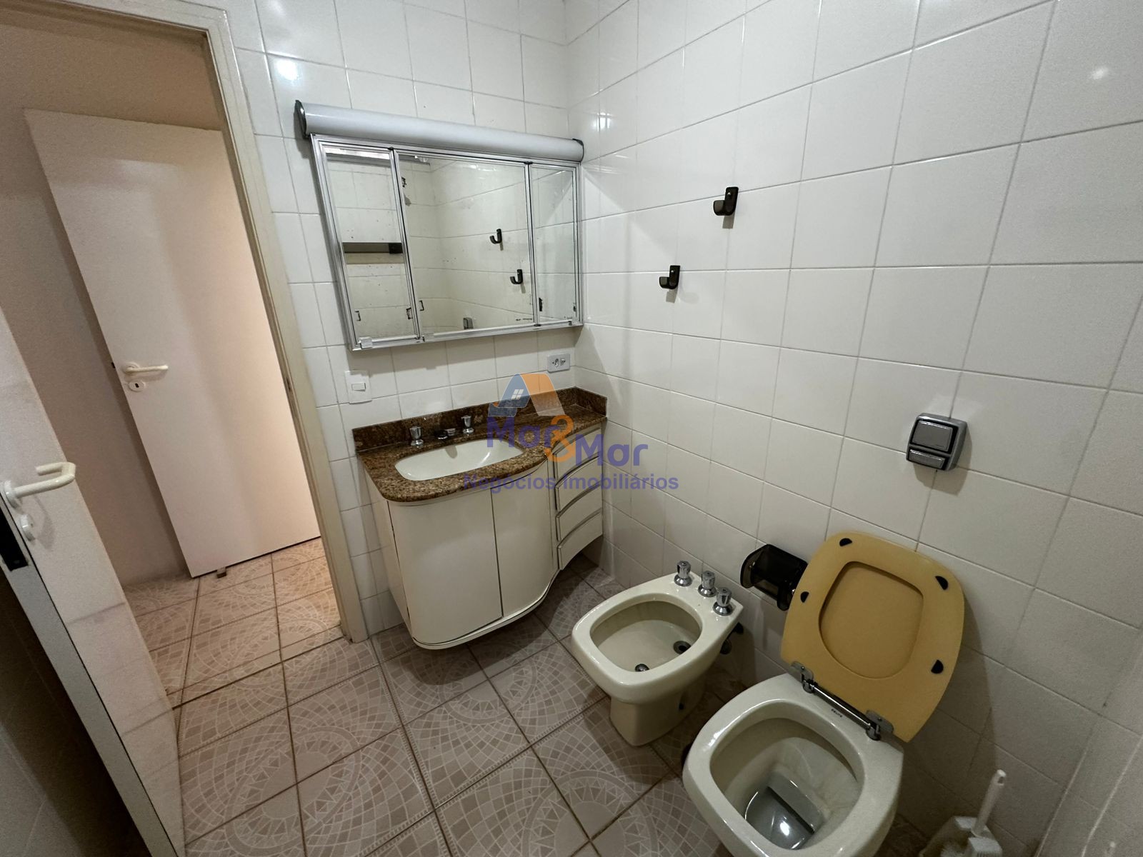 Apartamento na Praia das Pitangueiras, Guarujá - SP