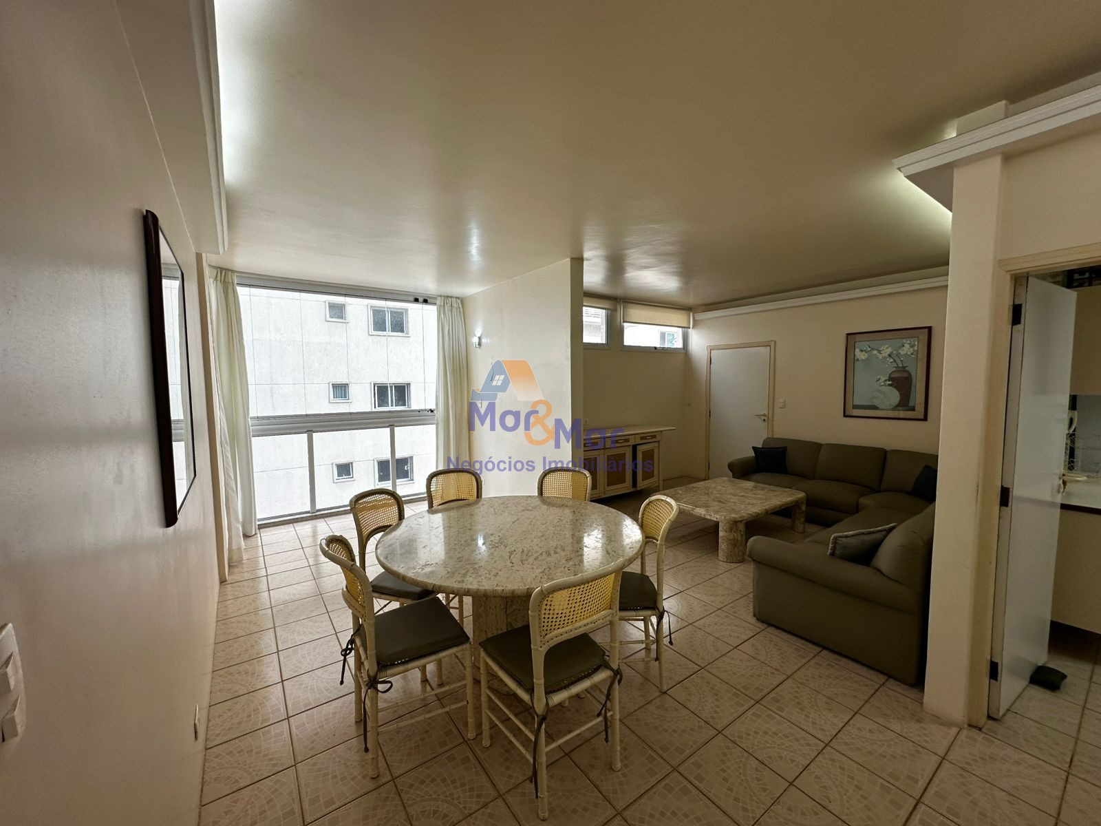 Apartamento na Praia das Pitangueiras, Guarujá - SP