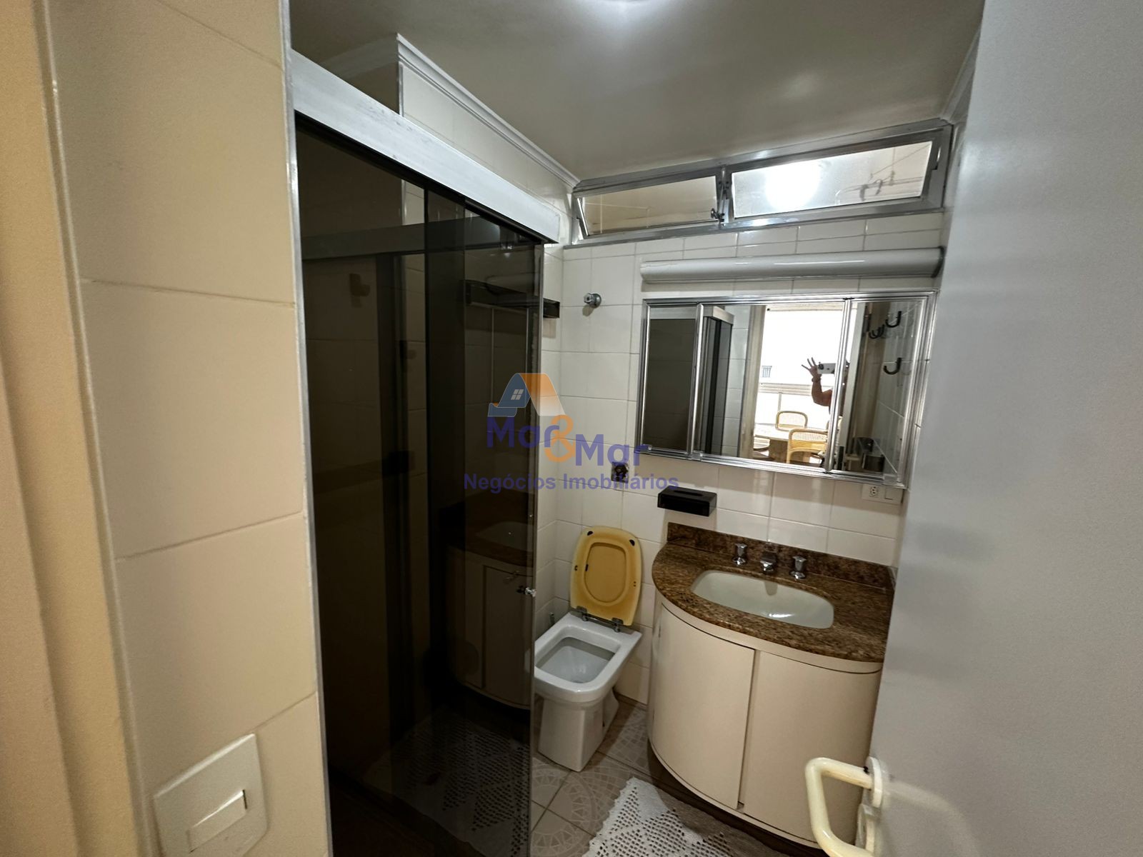 Apartamento na Praia das Pitangueiras, Guarujá - SP