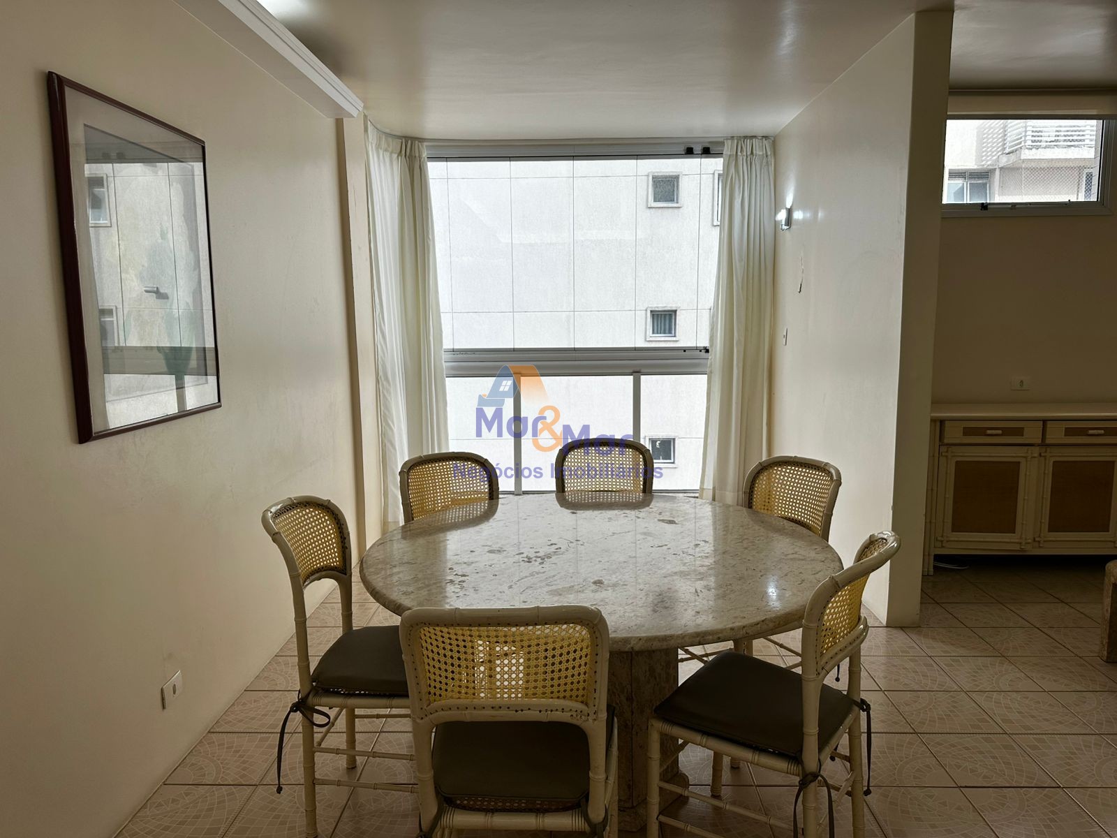 Apartamento na Praia das Pitangueiras, Guarujá - SP