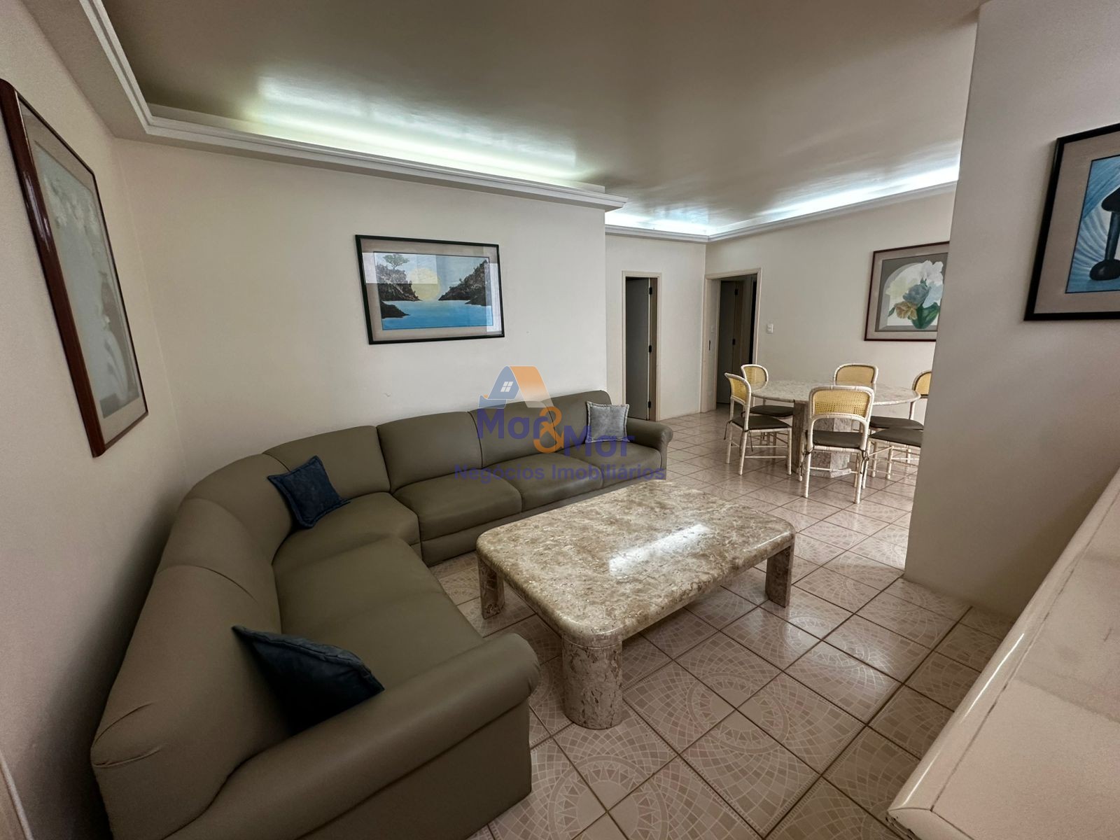 Apartamento na Praia das Pitangueiras, Guarujá - SP