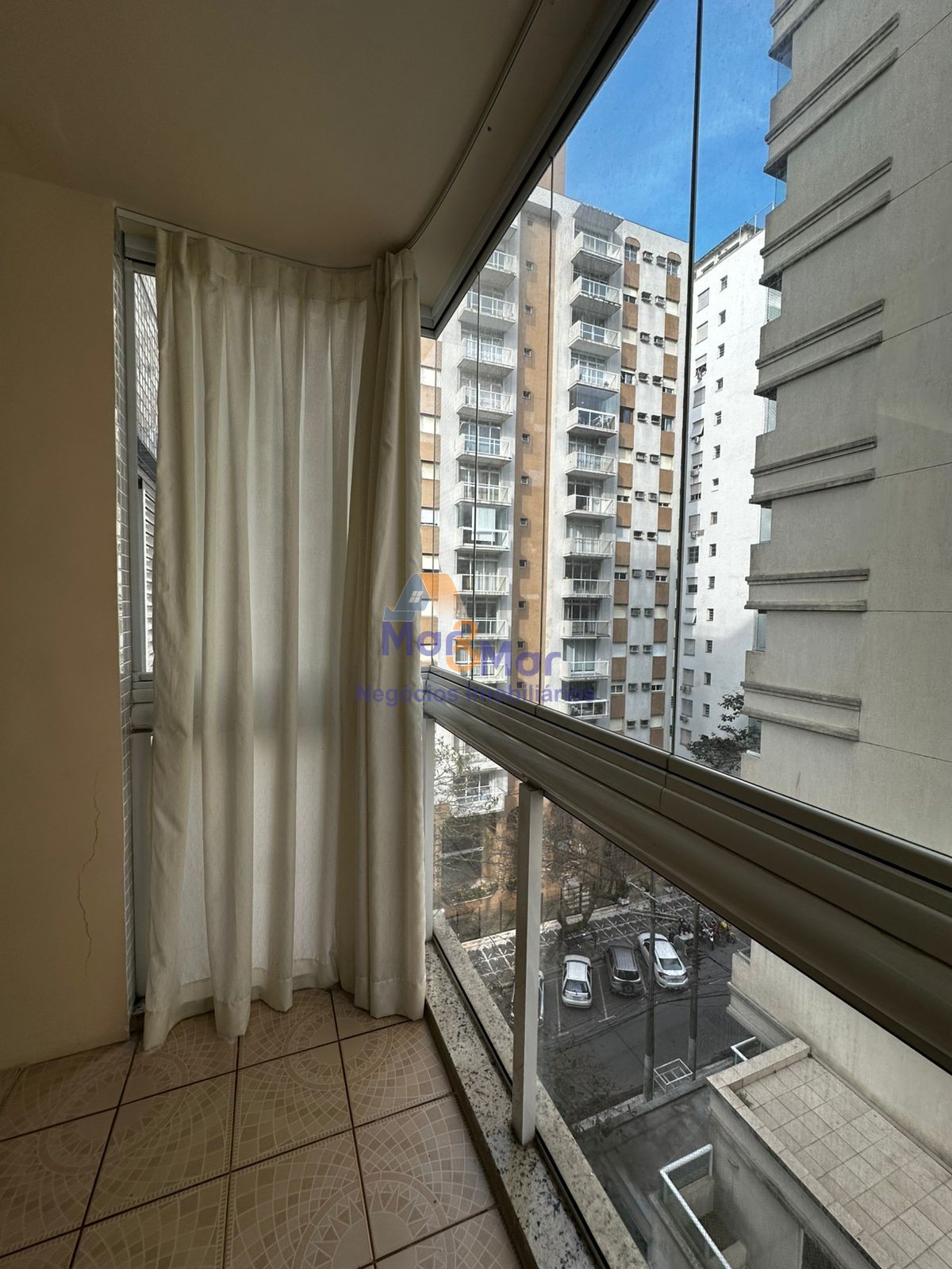 Apartamento na Praia das Pitangueiras, Guarujá - SP