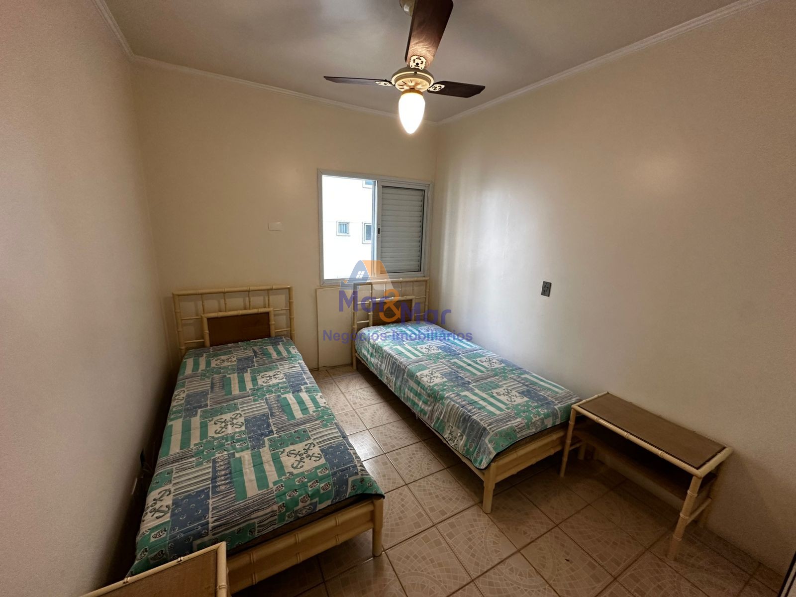 Apartamento na Praia das Pitangueiras, Guarujá - SP