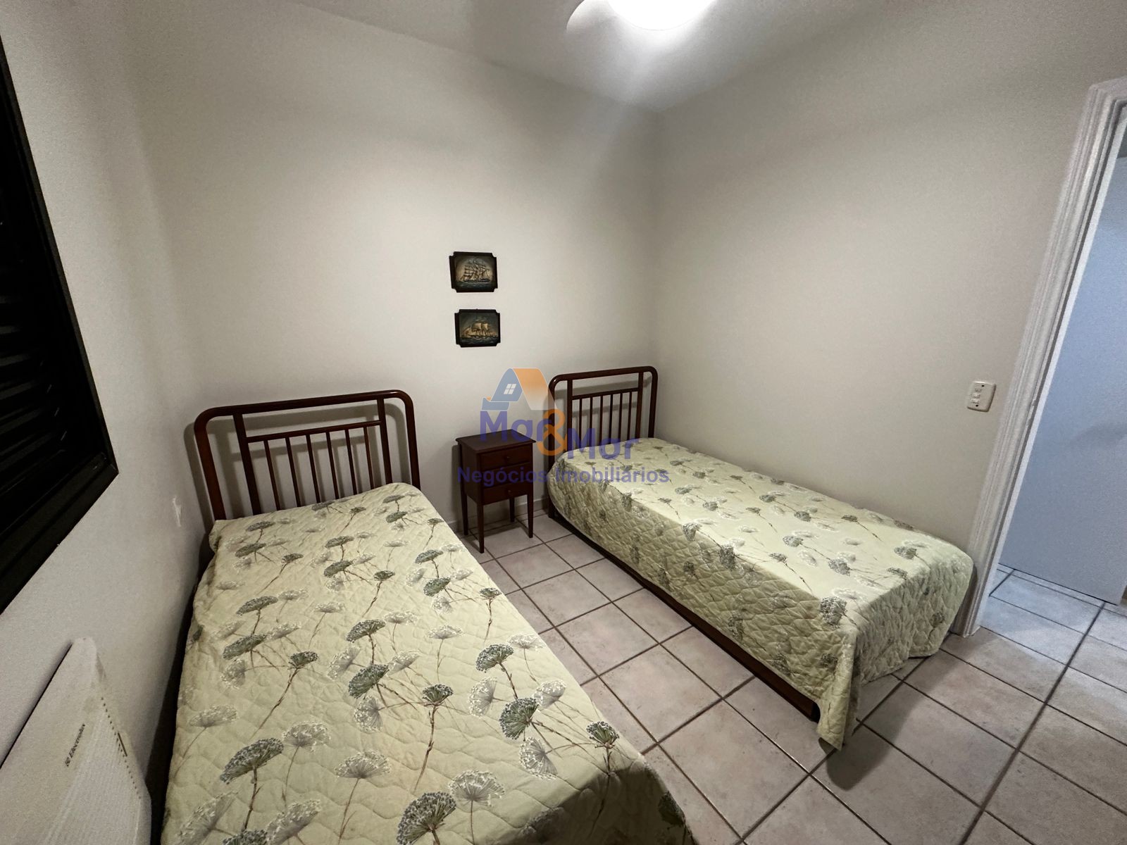 Apartamento na Praia das Pitangueiras, Guarujá - SP