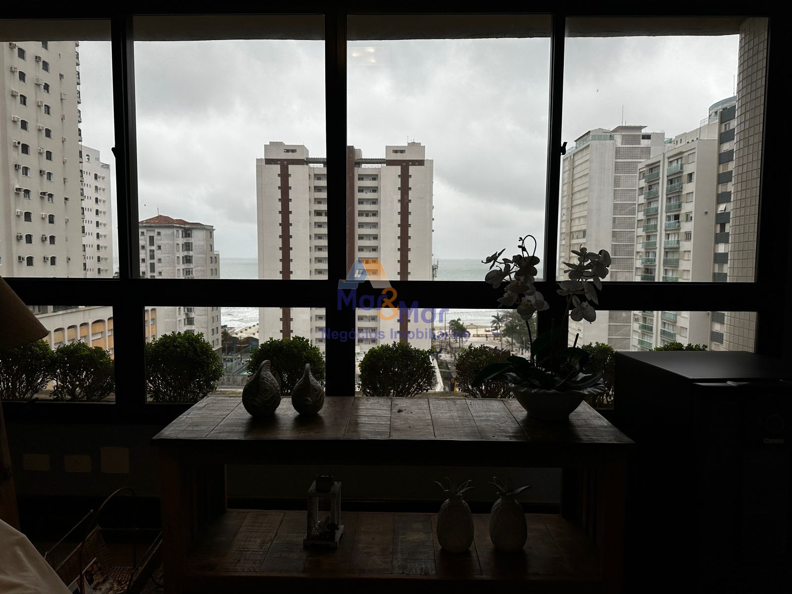Apartamento na Praia das Pitangueiras, Guarujá - SP