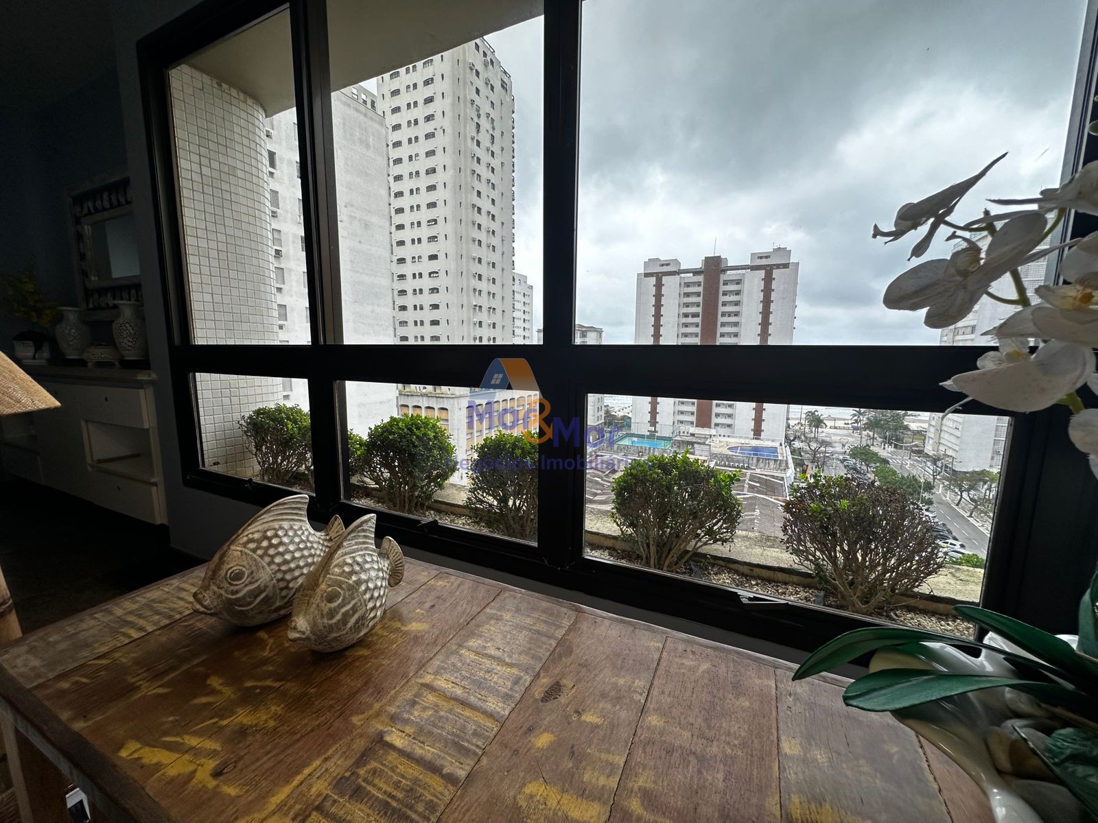 Apartamento na Praia das Pitangueiras, Guarujá - SP