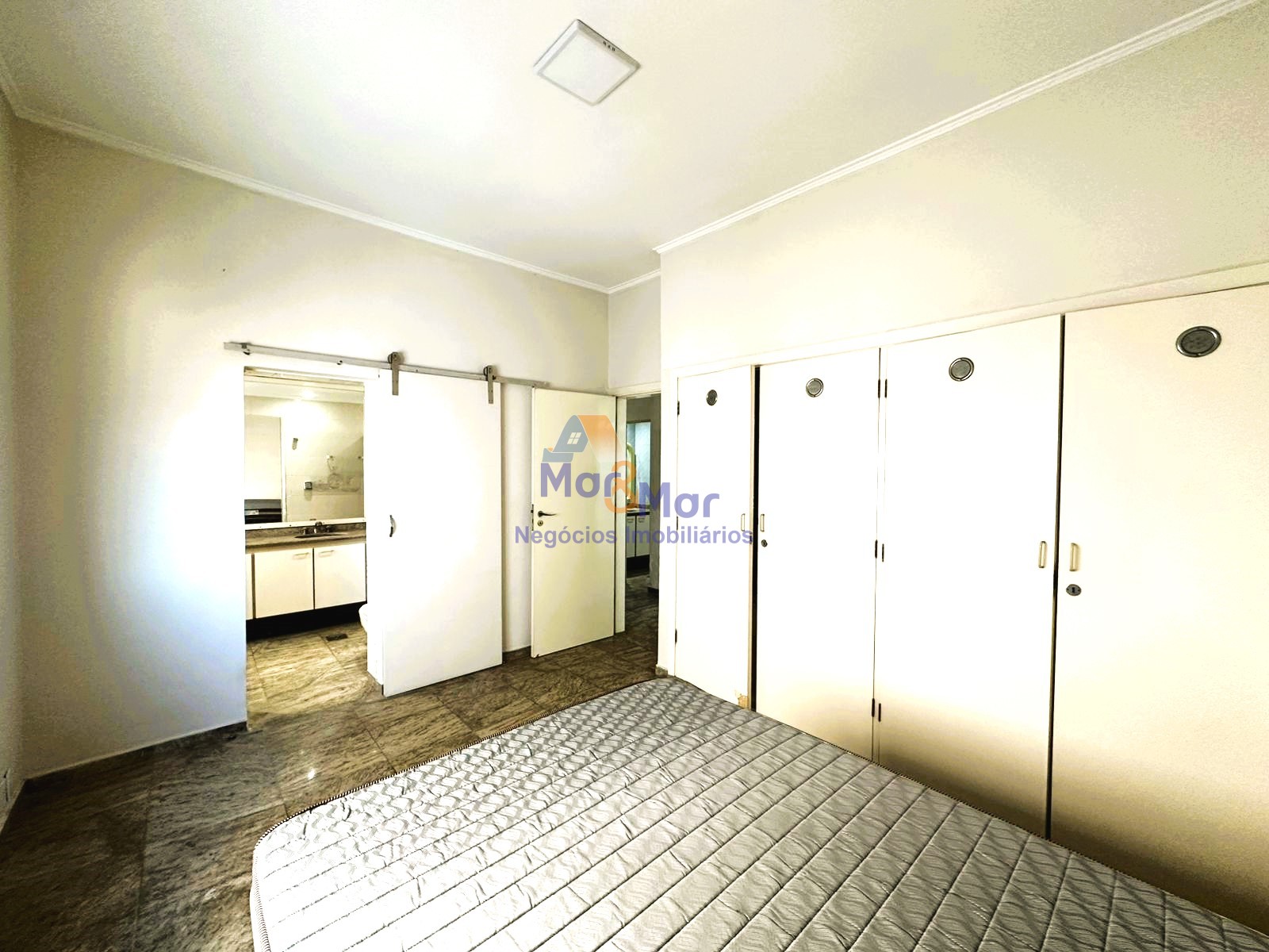 Apartamento Frente ao Mar nas Pitangueiras, Guarujá - SP
