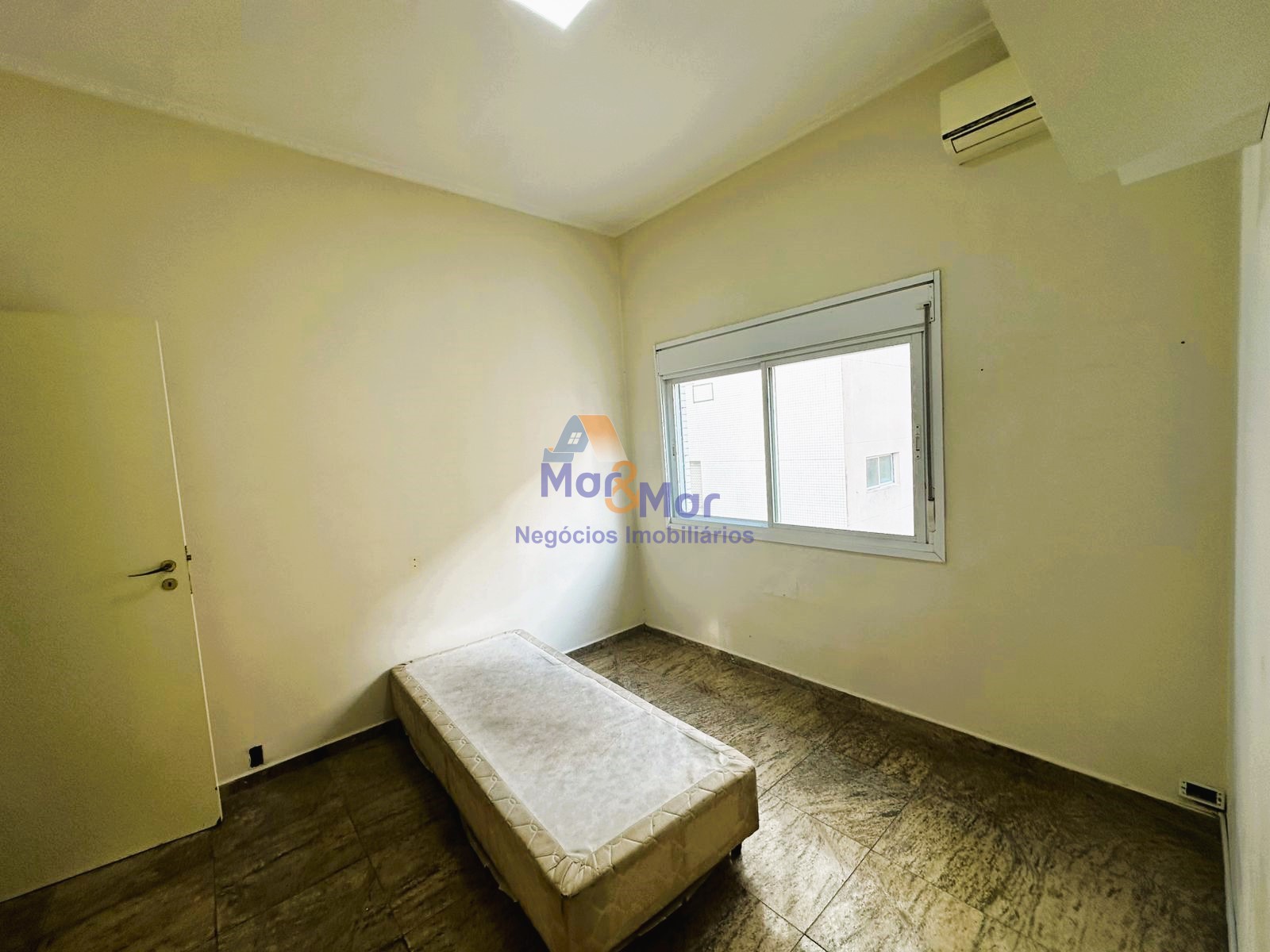 Apartamento Frente ao Mar nas Pitangueiras, Guarujá - SP
