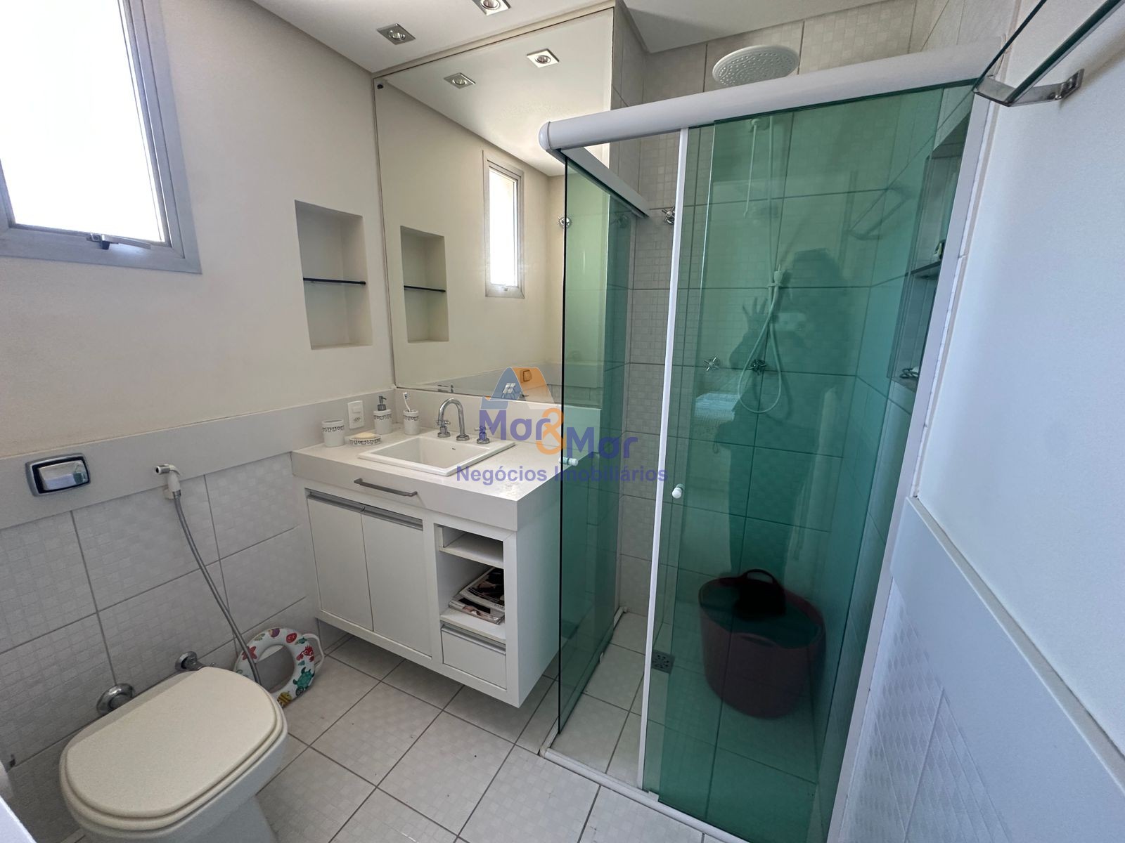 Apartamento na Praia das Pitangueiras, Guarujá - SP