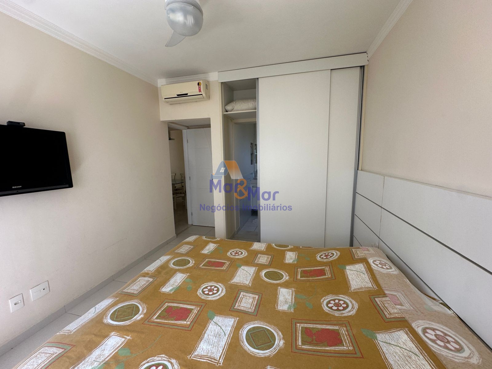 Apartamento na Praia das Pitangueiras, Guarujá - SP