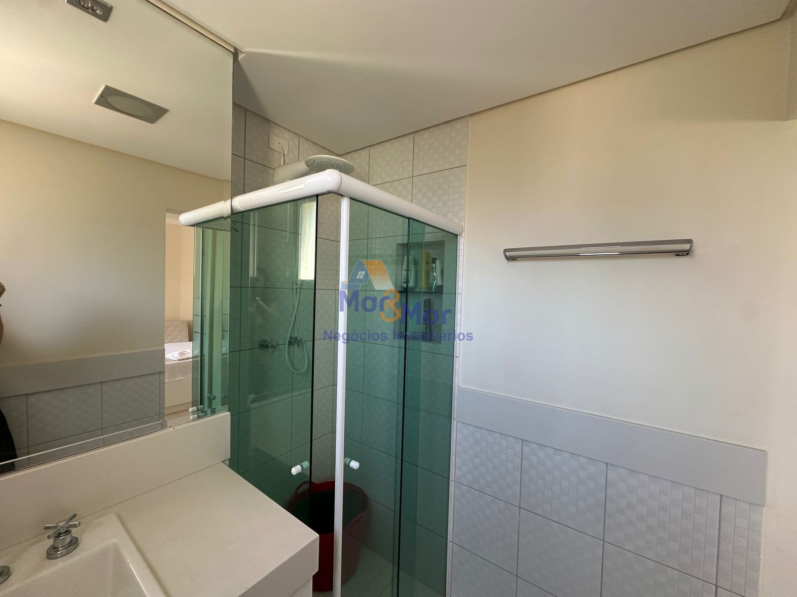 Apartamento na Praia das Pitangueiras, Guarujá - SP