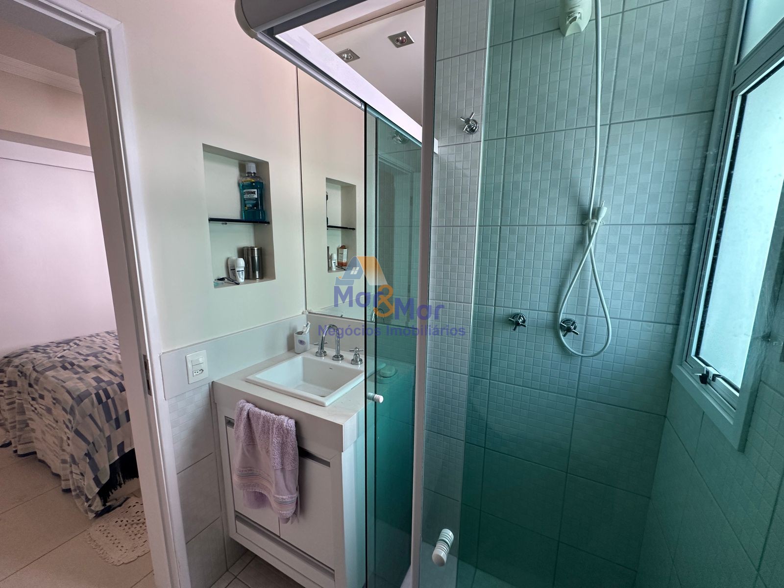 Apartamento na Praia das Pitangueiras, Guarujá - SP