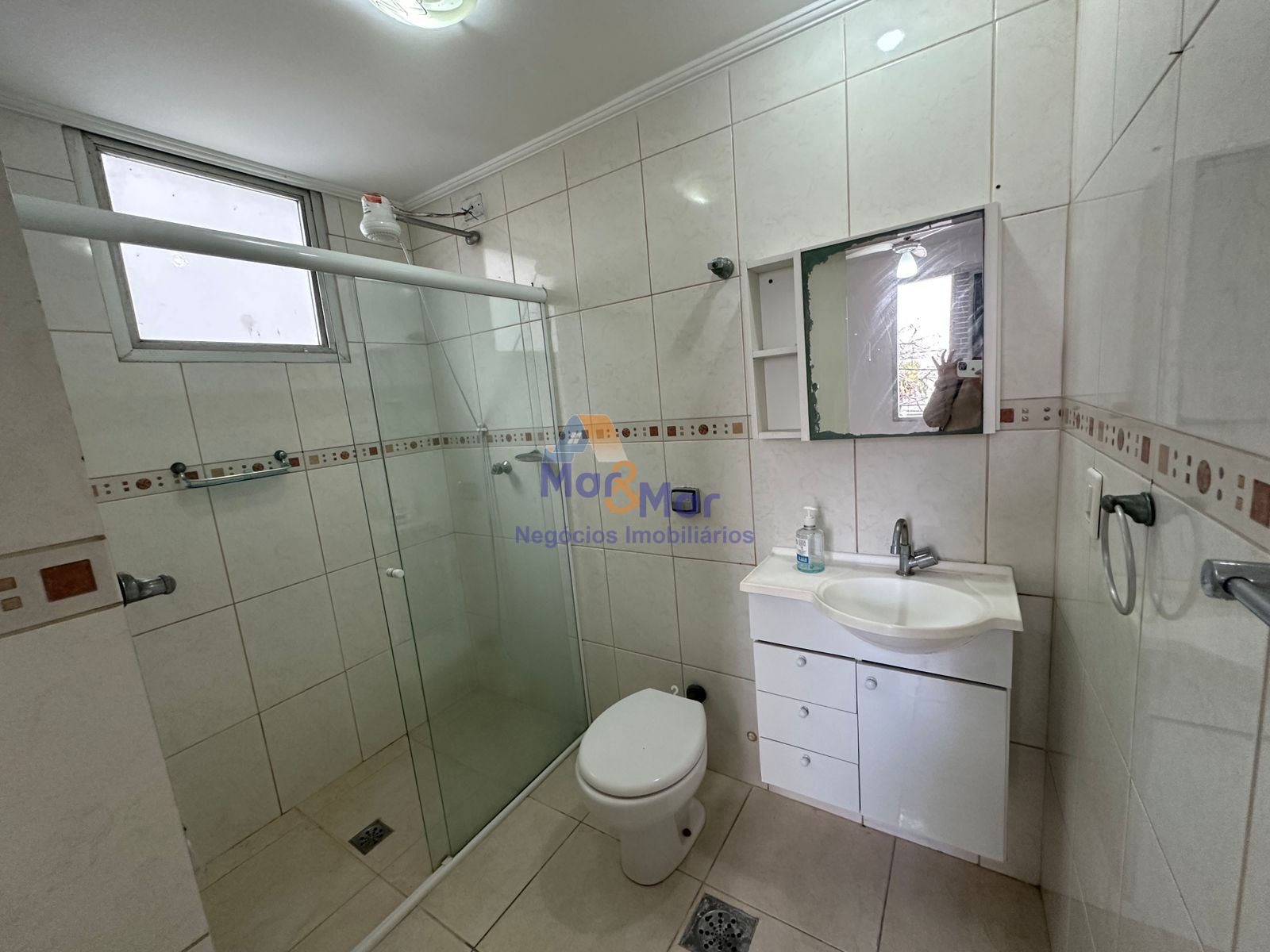 Apartamento na Praia das Pitangueiras, Guarujá - SP