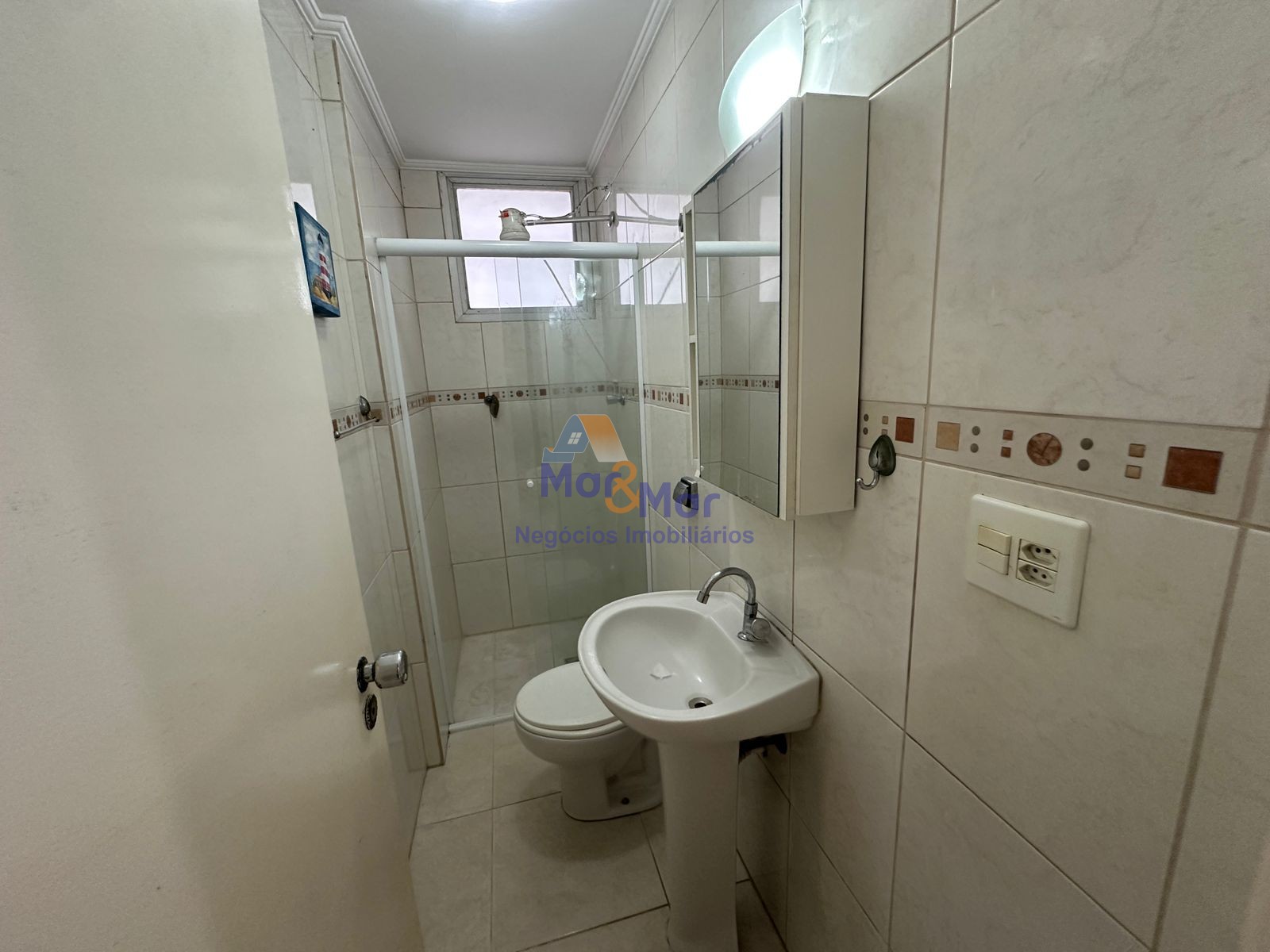 Apartamento na Praia das Pitangueiras, Guarujá - SP