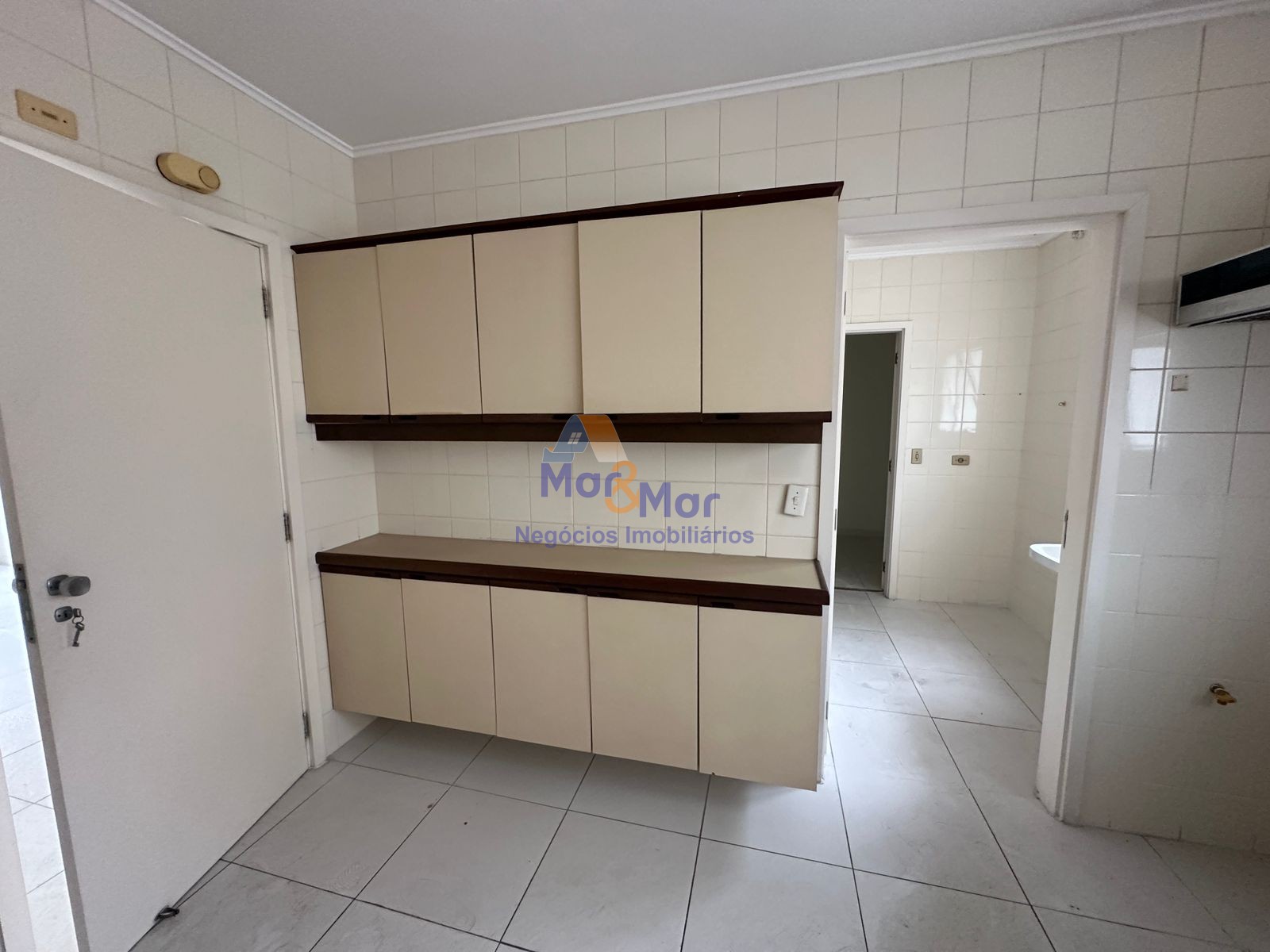 Apartamento na Praia das Pitangueiras, Guarujá - SP