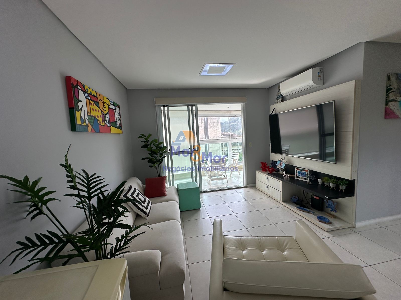 Apartamento na Praia das Pitangueiras, Guarujá - SP
