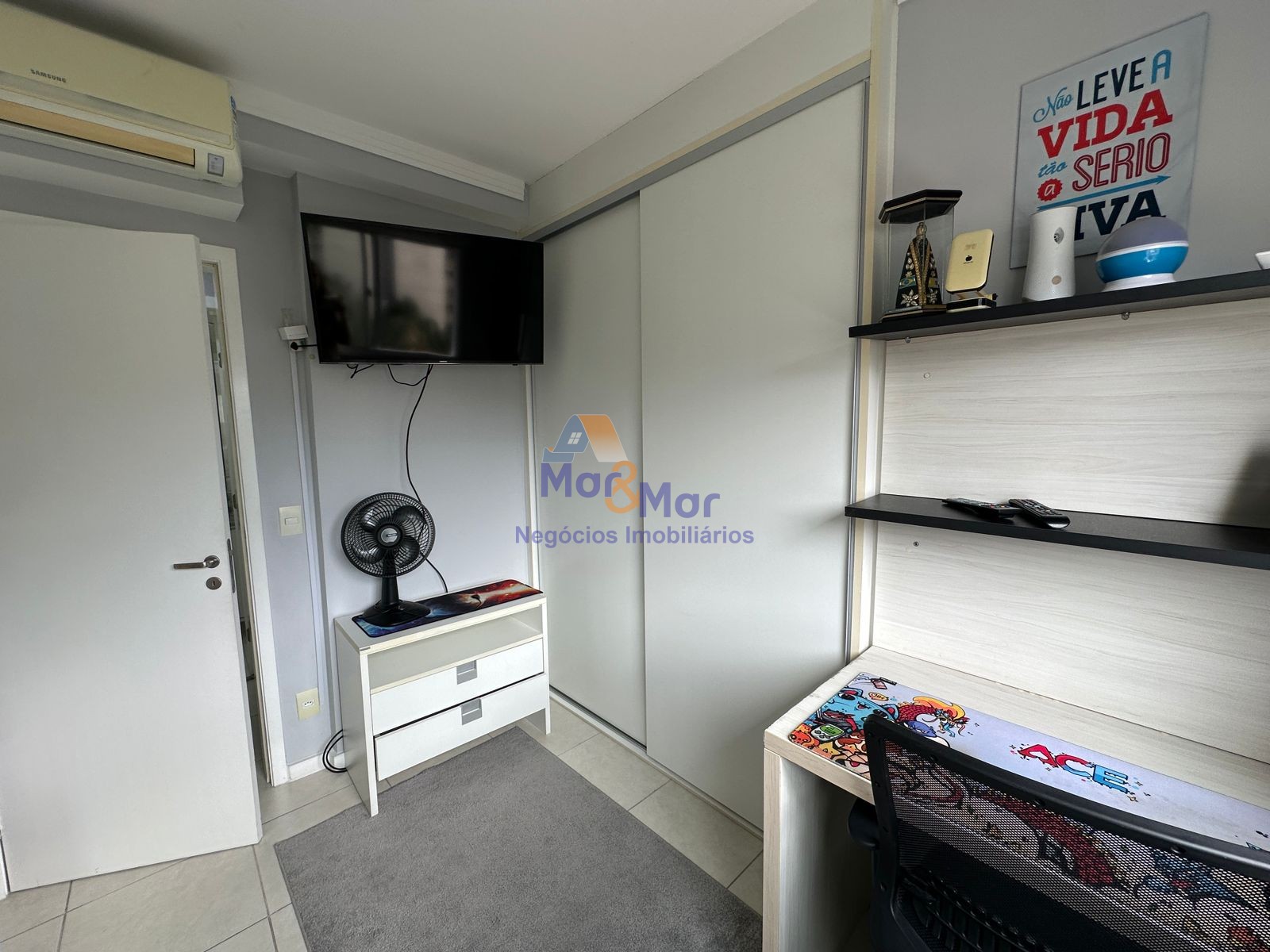 Apartamento na Praia das Pitangueiras, Guarujá - SP