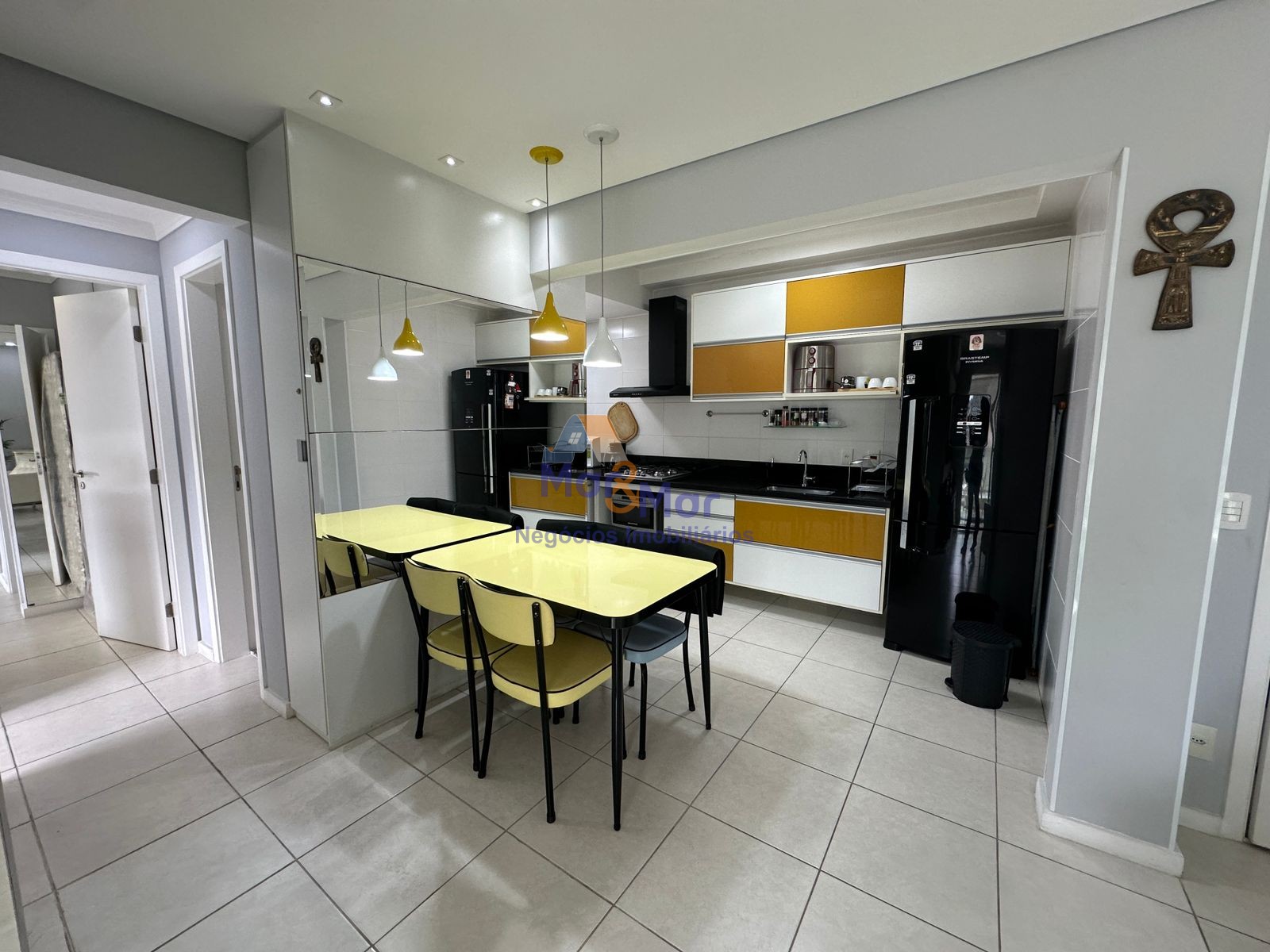 Apartamento na Praia das Pitangueiras, Guarujá - SP