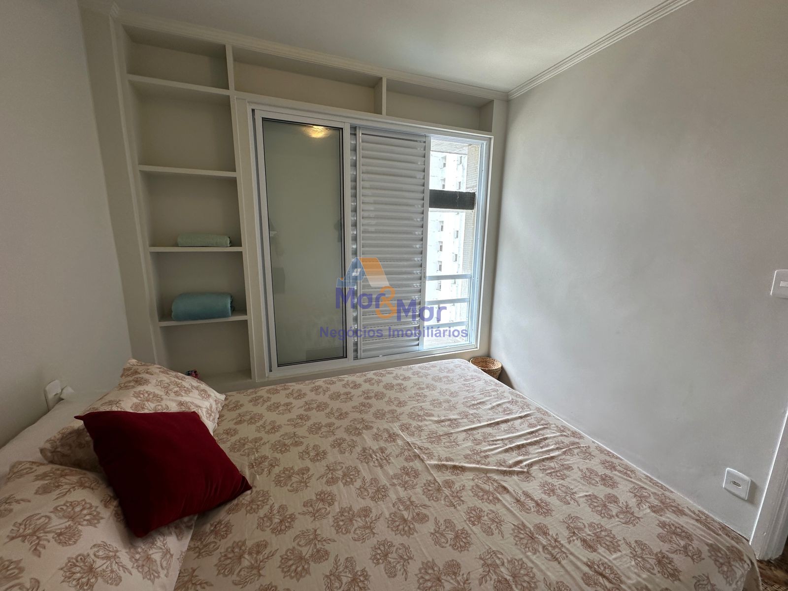 Apartamento na Praia das Pitangueiras, Guarujá - SP