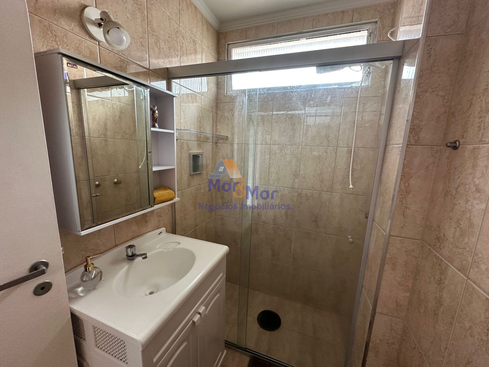 Apartamento na Praia das Pitangueiras, Guarujá - SP