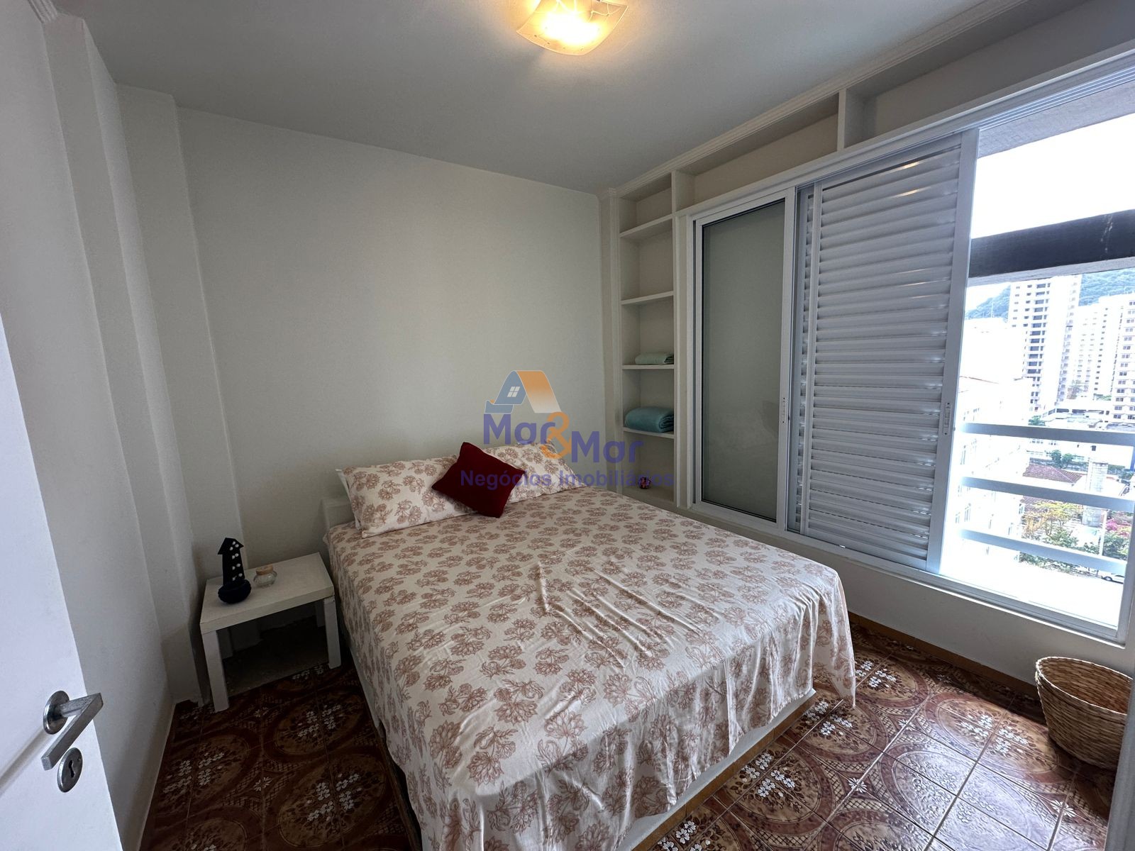 Apartamento na Praia das Pitangueiras, Guarujá - SP