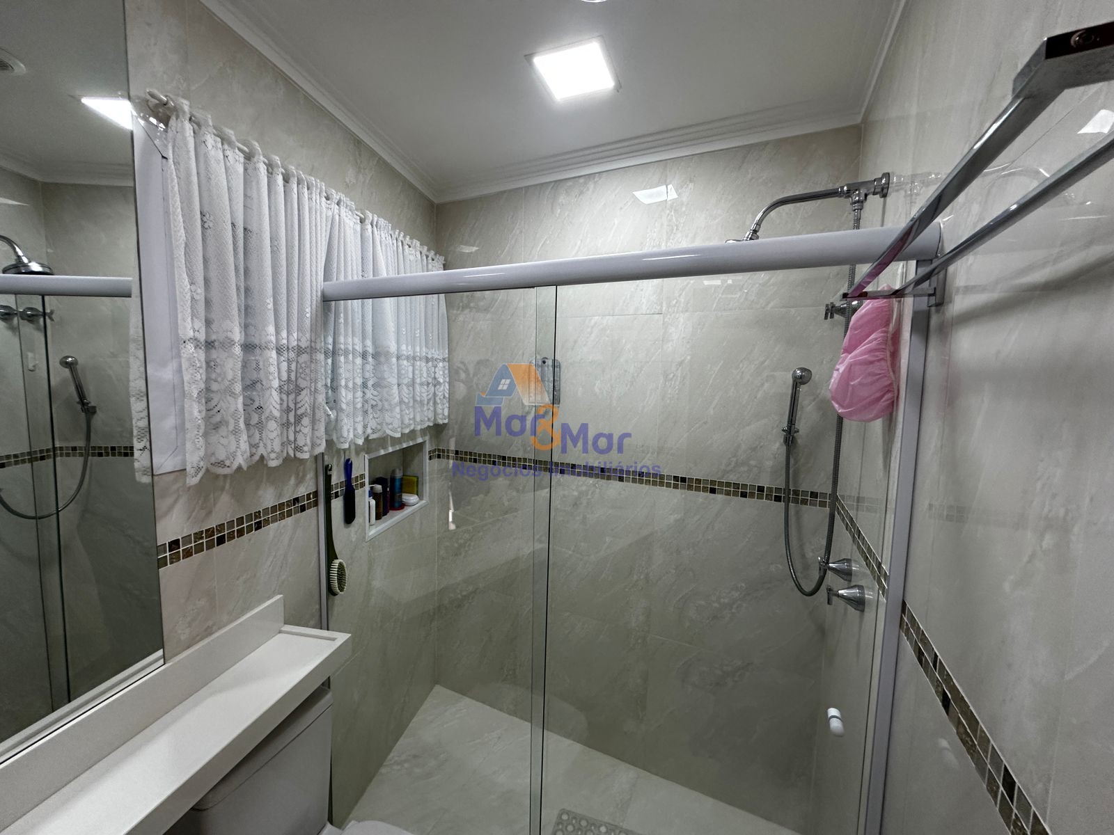 Apartamento Frente ao Mar nas Pitangueiras, Guarujá - SP