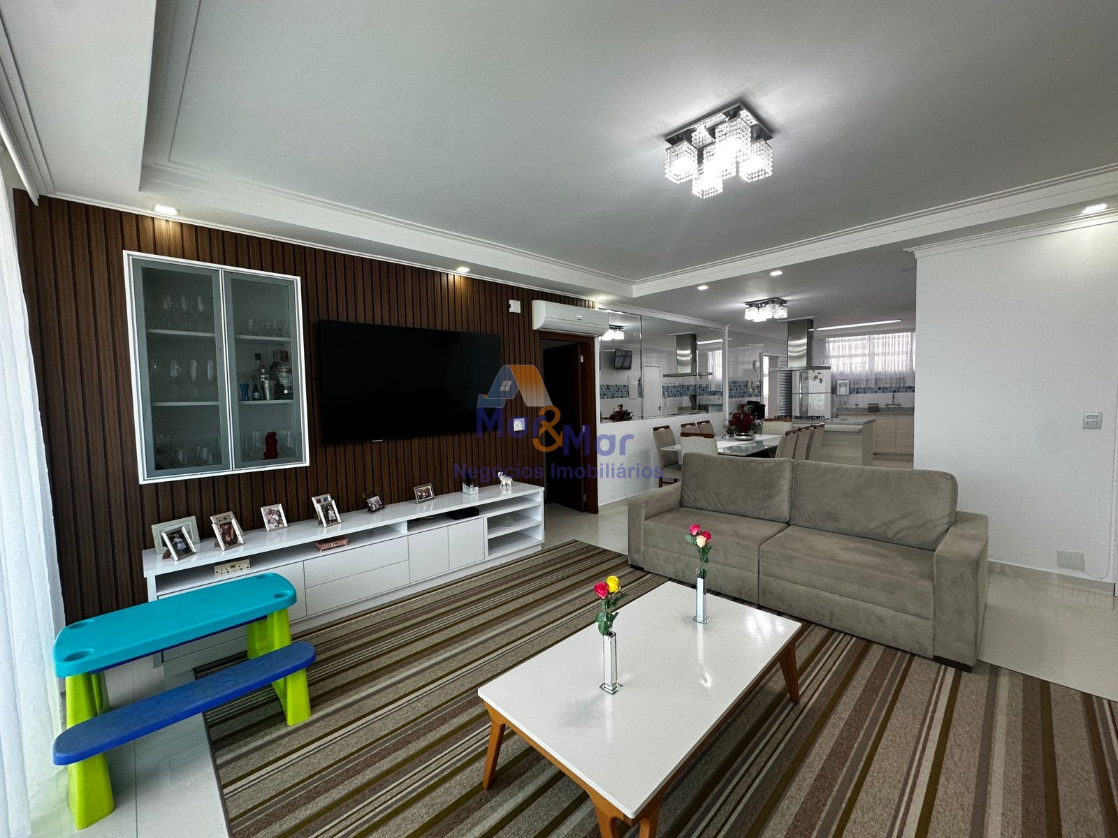 Apartamento Frente ao Mar nas Pitangueiras, Guarujá - SP