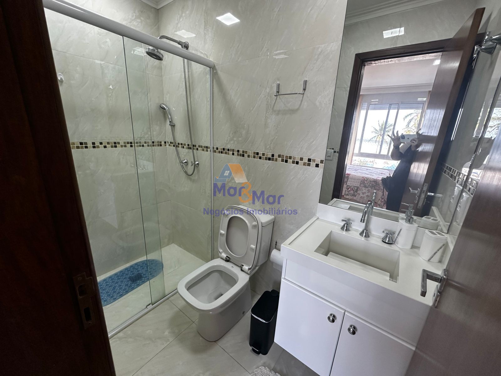 Apartamento Frente ao Mar nas Pitangueiras, Guarujá - SP