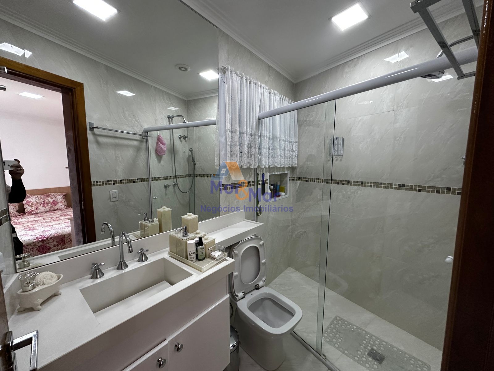 Apartamento Frente ao Mar nas Pitangueiras, Guarujá - SP