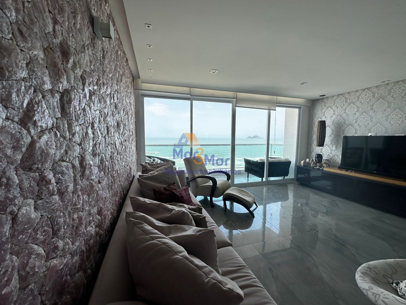 Apartamento Frente ao Mar nas Pitangueiras, Guarujá - SP