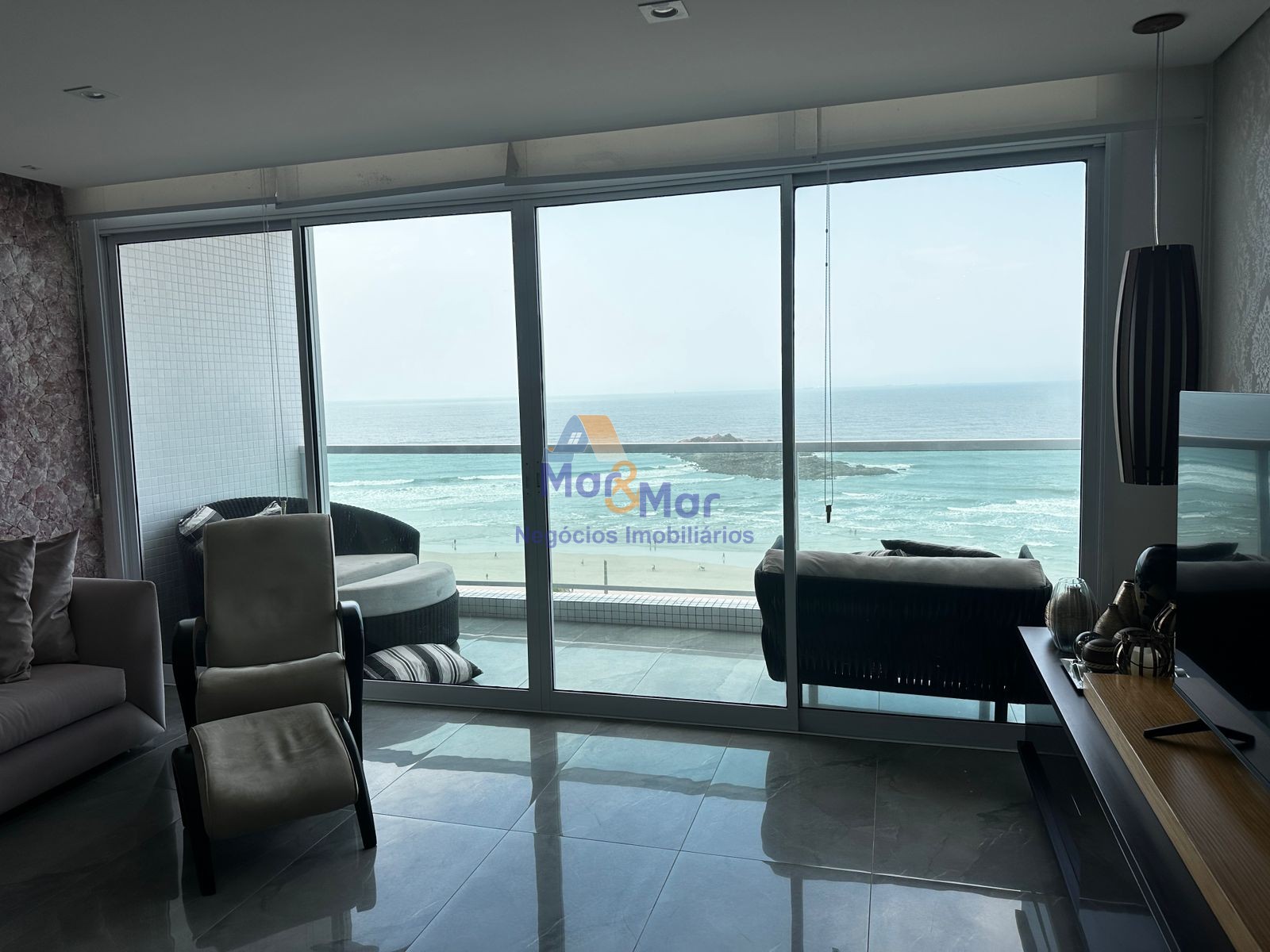 Apartamento Frente ao Mar nas Pitangueiras, Guarujá - SP