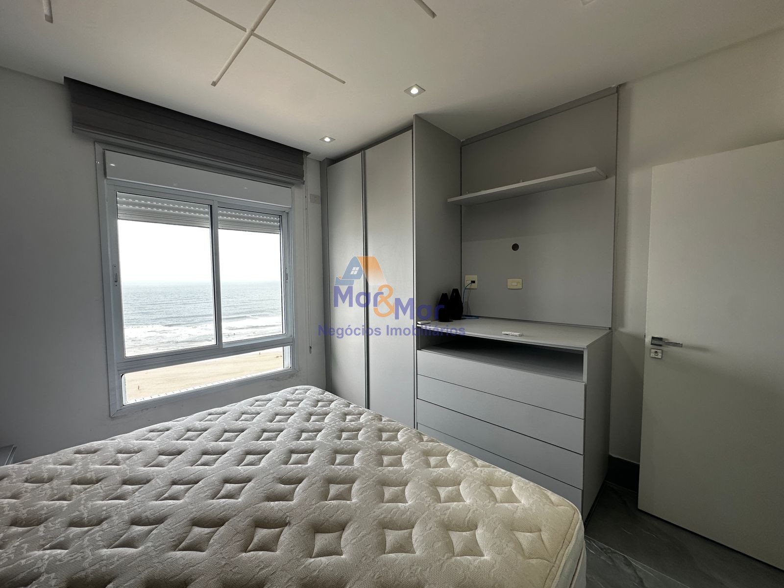 Apartamento Frente ao Mar nas Pitangueiras, Guarujá - SP