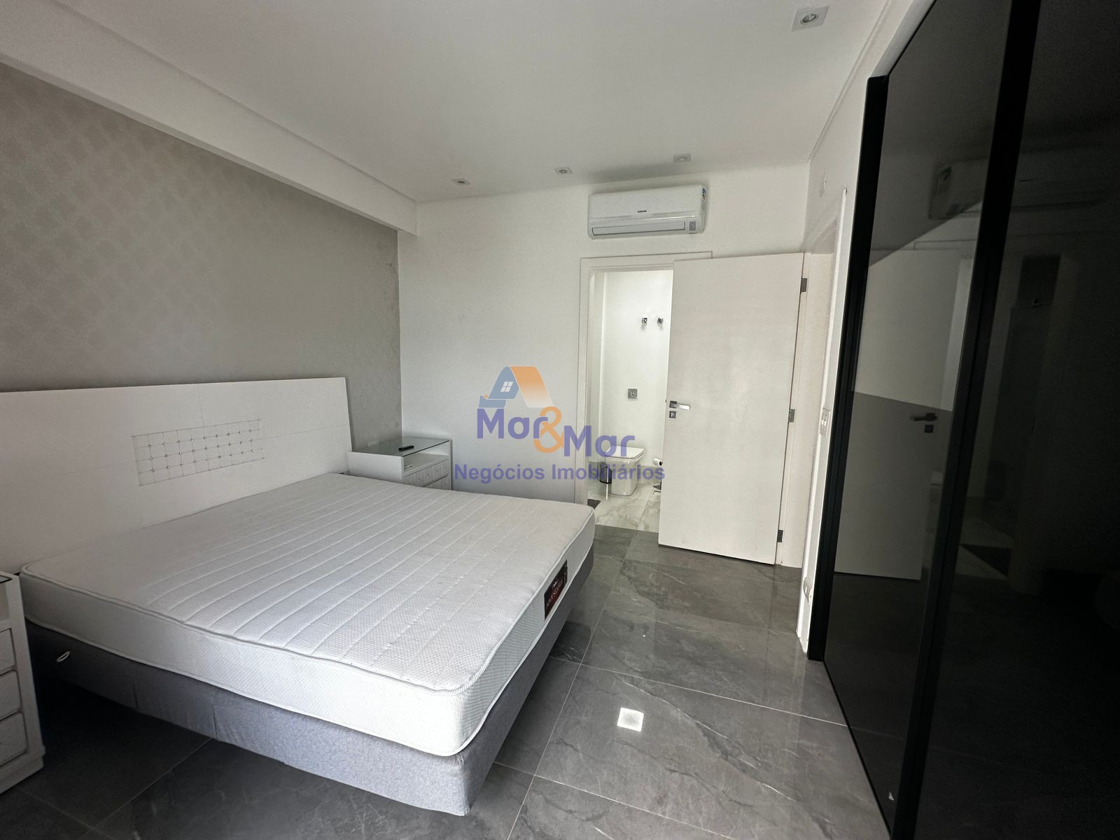 Apartamento Frente ao Mar nas Pitangueiras, Guarujá - SP