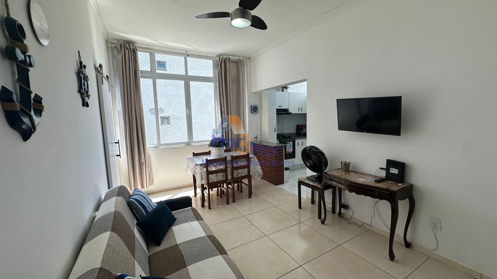 Apartamento na Praia das Pitangueiras, Guarujá - SP