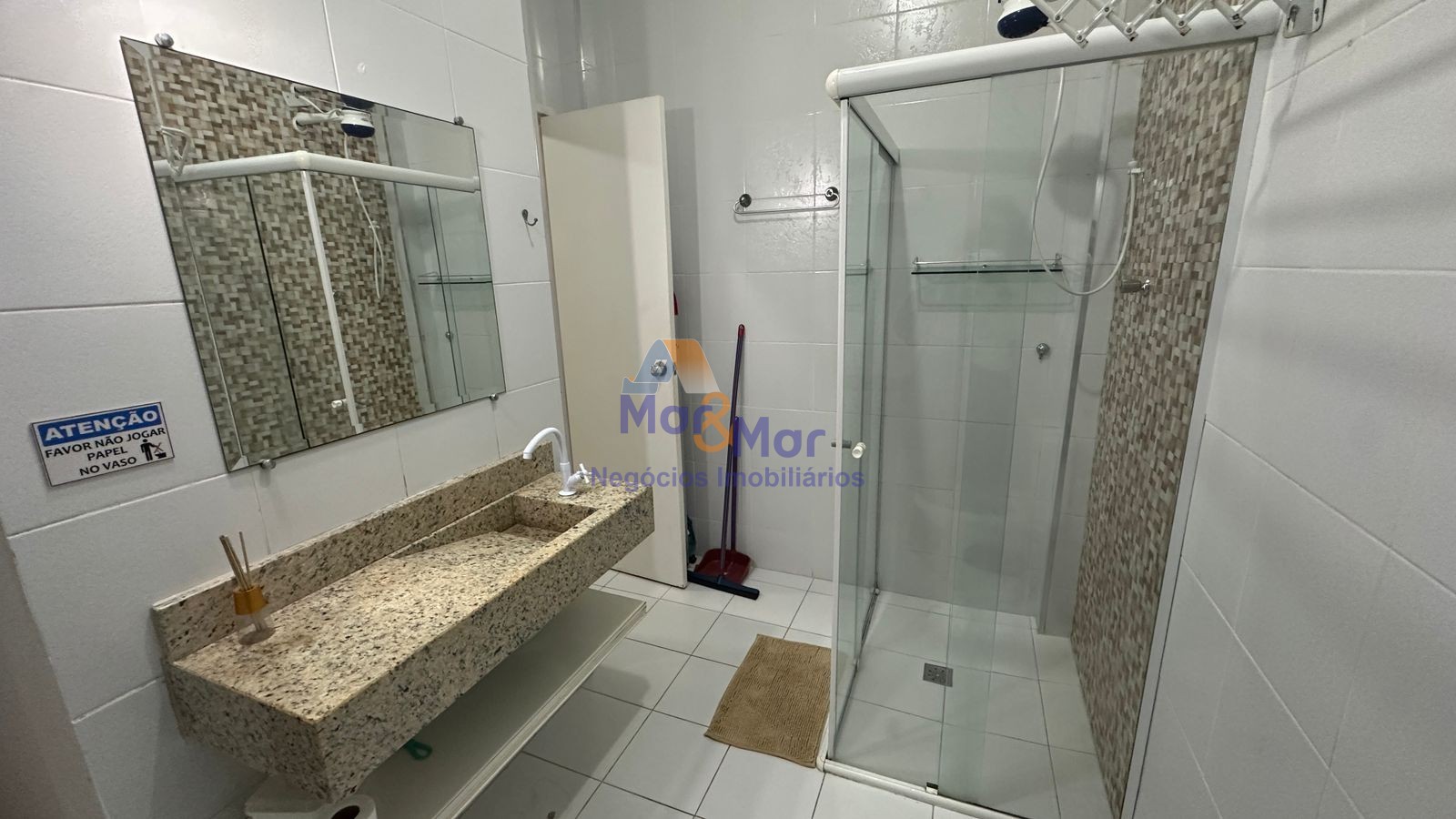 Apartamento na Praia das Pitangueiras, Guarujá - SP