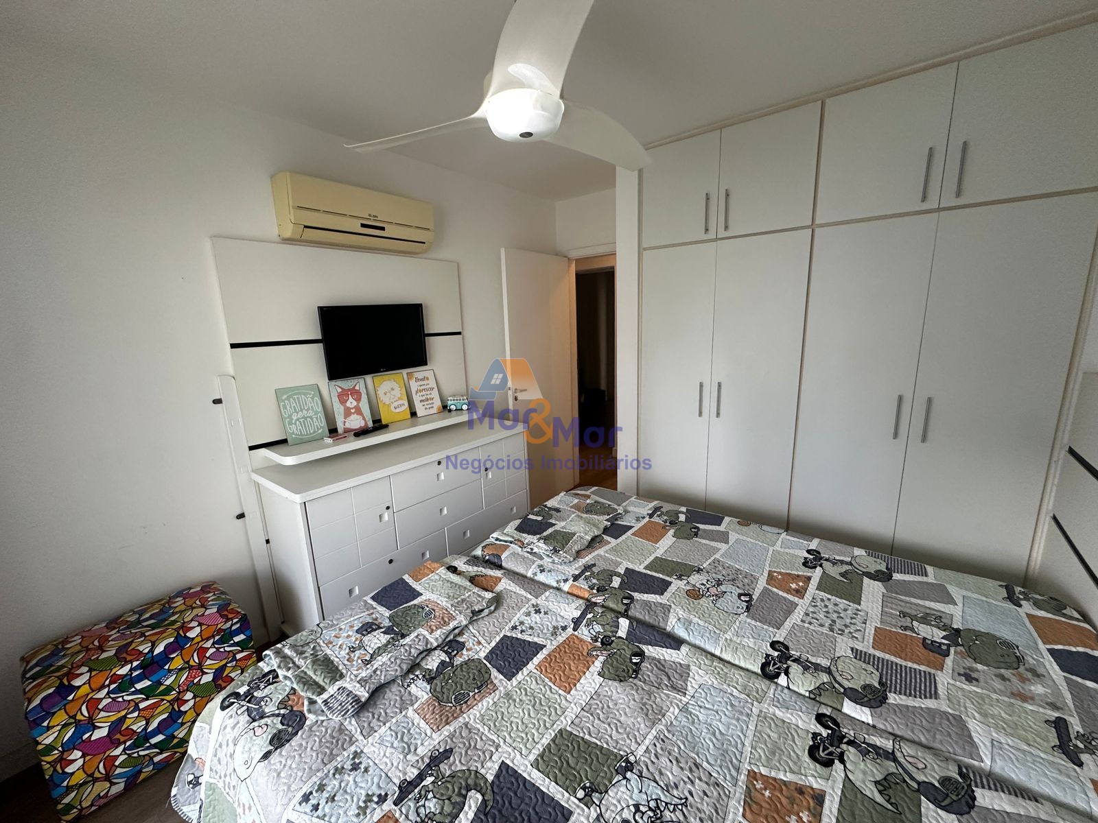 Apartamento na Praia das Pitangueiras, Guarujá - SP