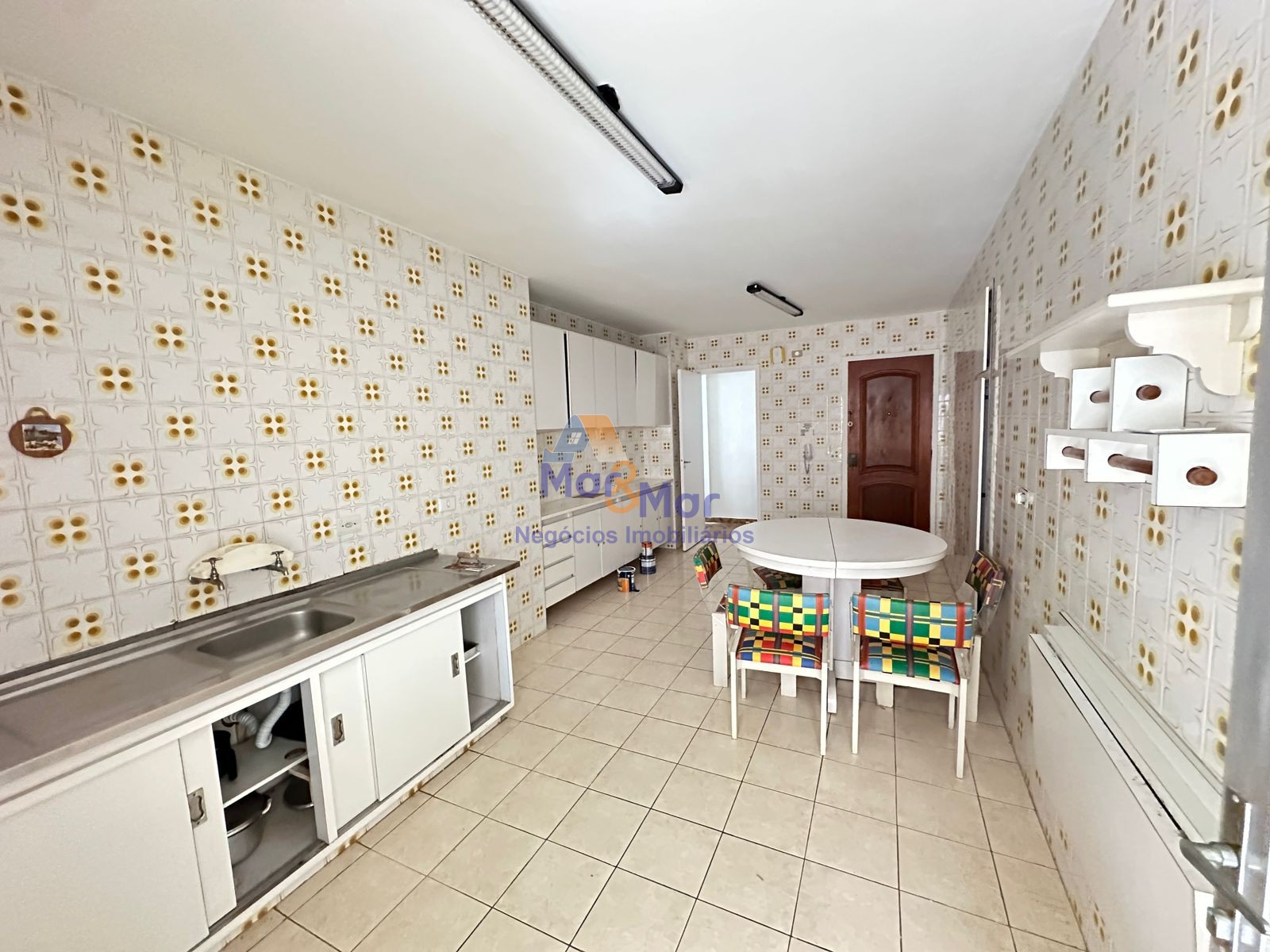 Apartamento na Praia das Pitangueiras, Guarujá - SP