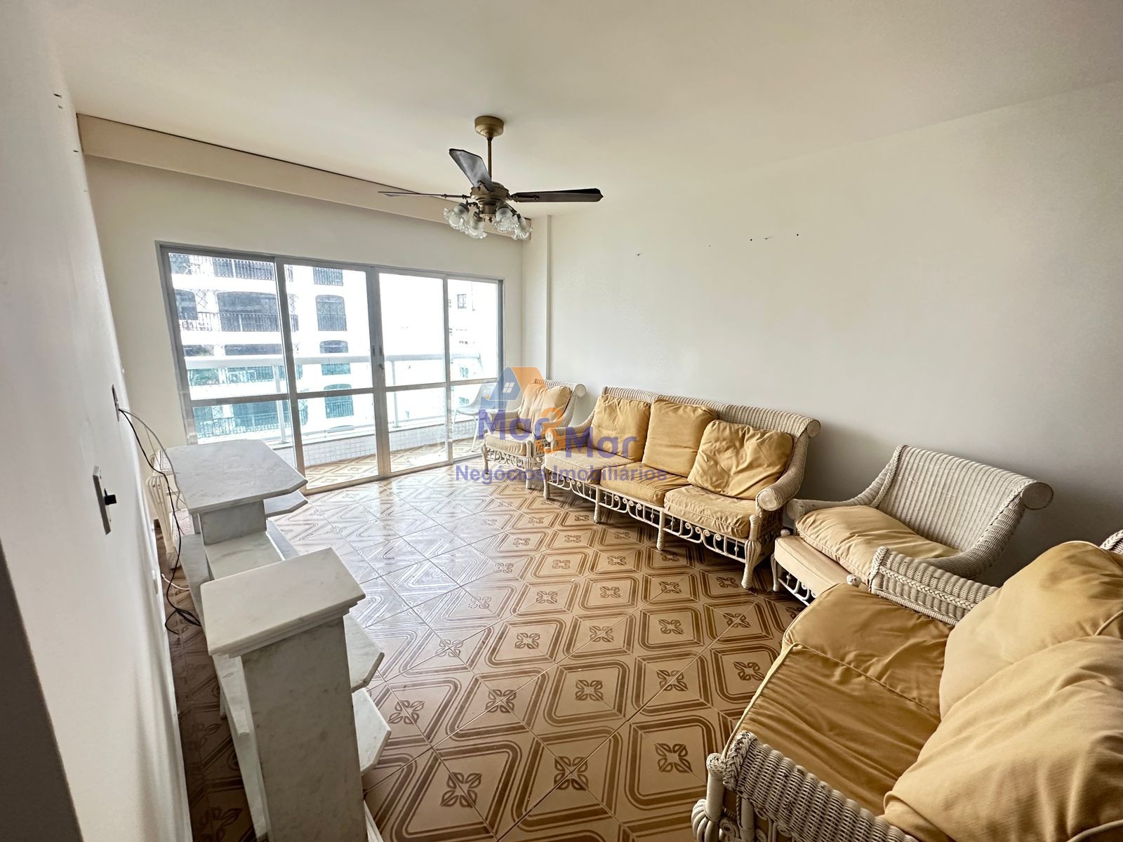 Apartamento na Praia das Pitangueiras, Guarujá - SP