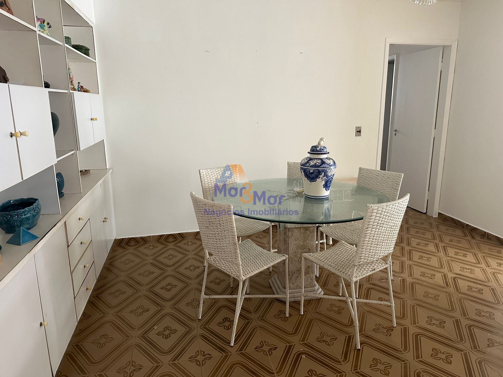 Apartamento na Praia das Pitangueiras, Guarujá - SP