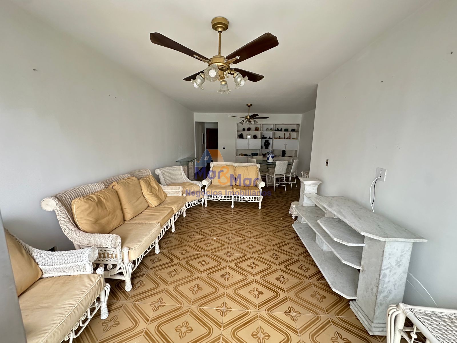 Apartamento na Praia das Pitangueiras, Guarujá - SP