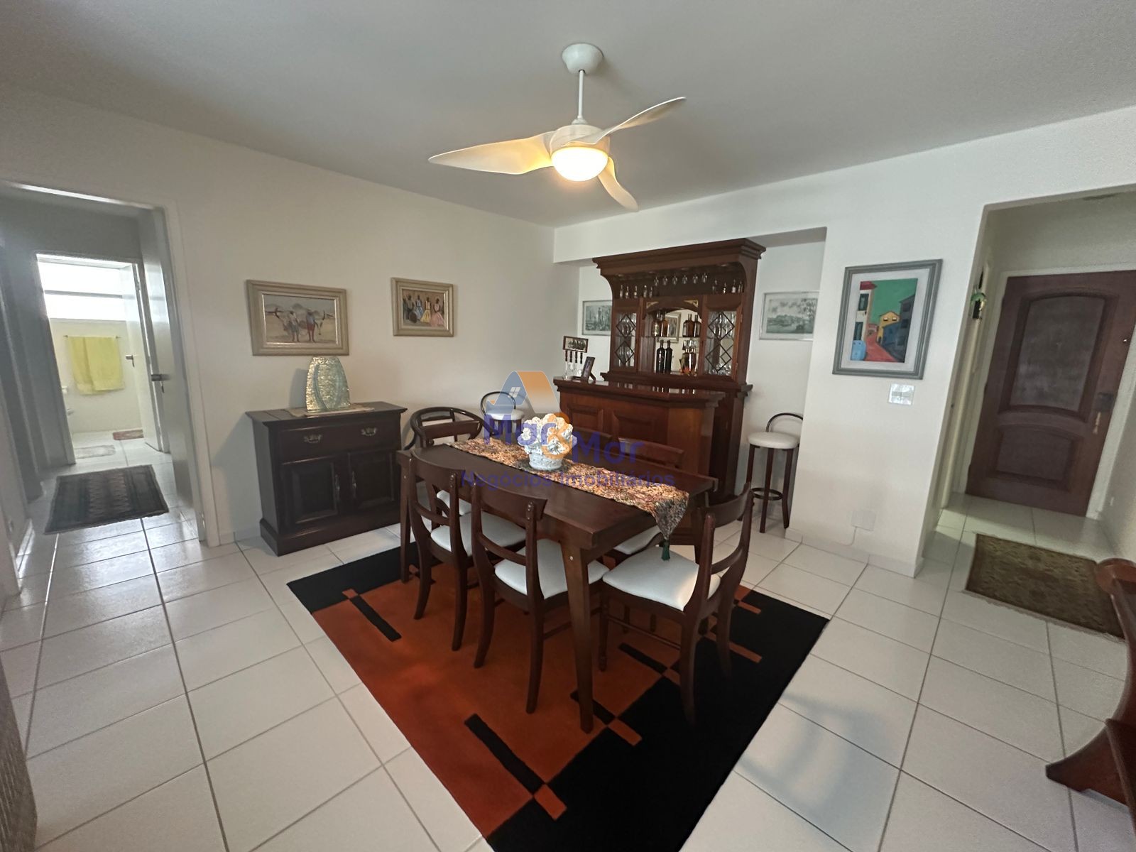 Apartamento na Praia das Pitangueiras, Guarujá - SP