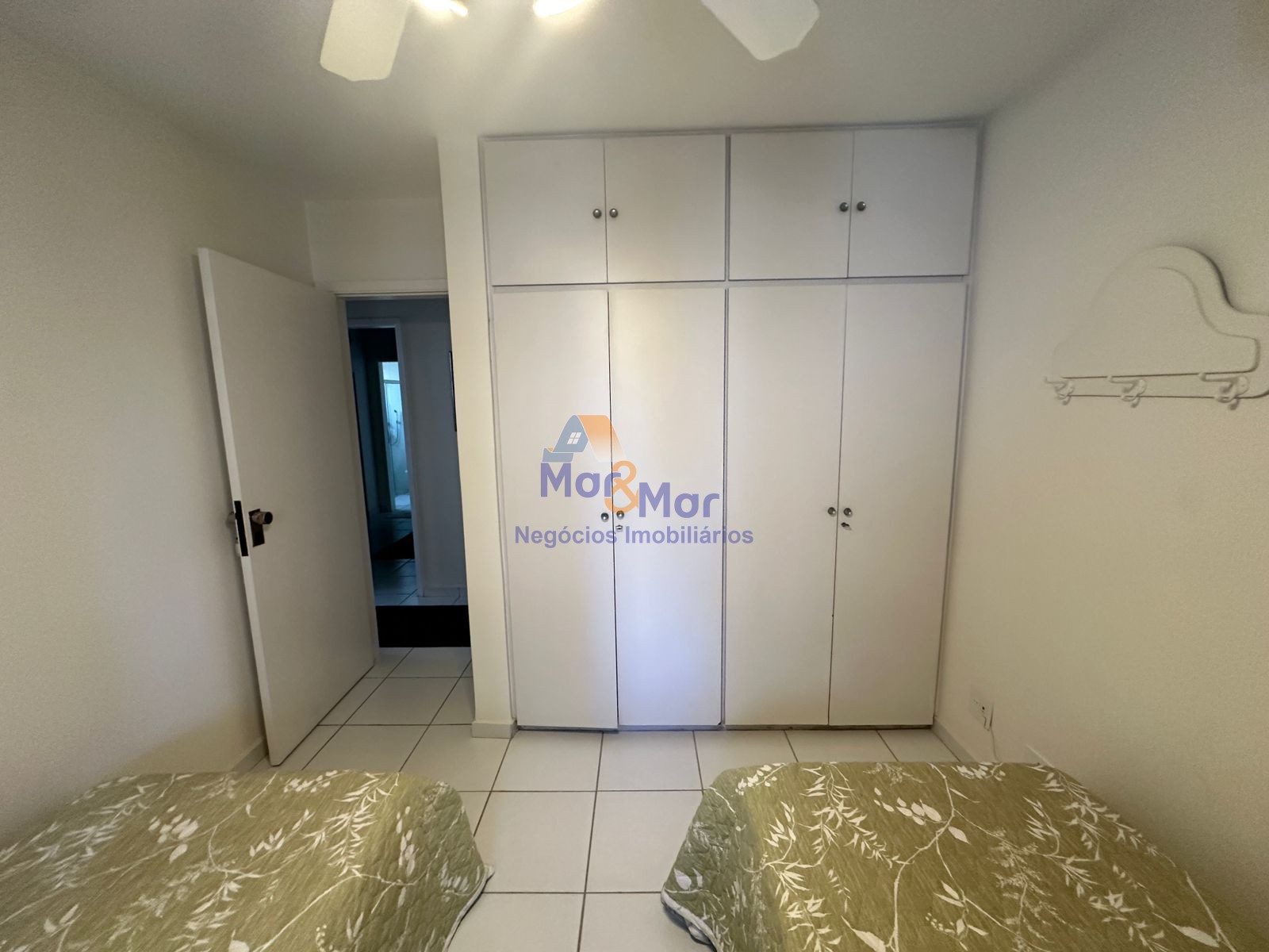 Apartamento na Praia das Pitangueiras, Guarujá - SP
