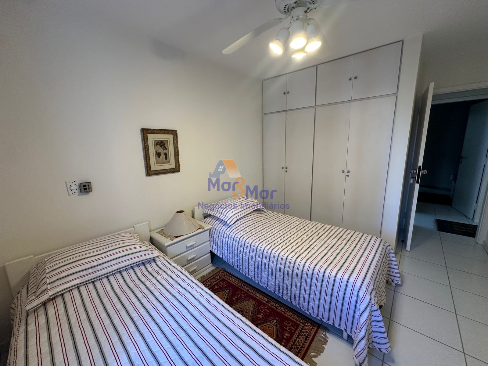 Apartamento na Praia das Pitangueiras, Guarujá - SP