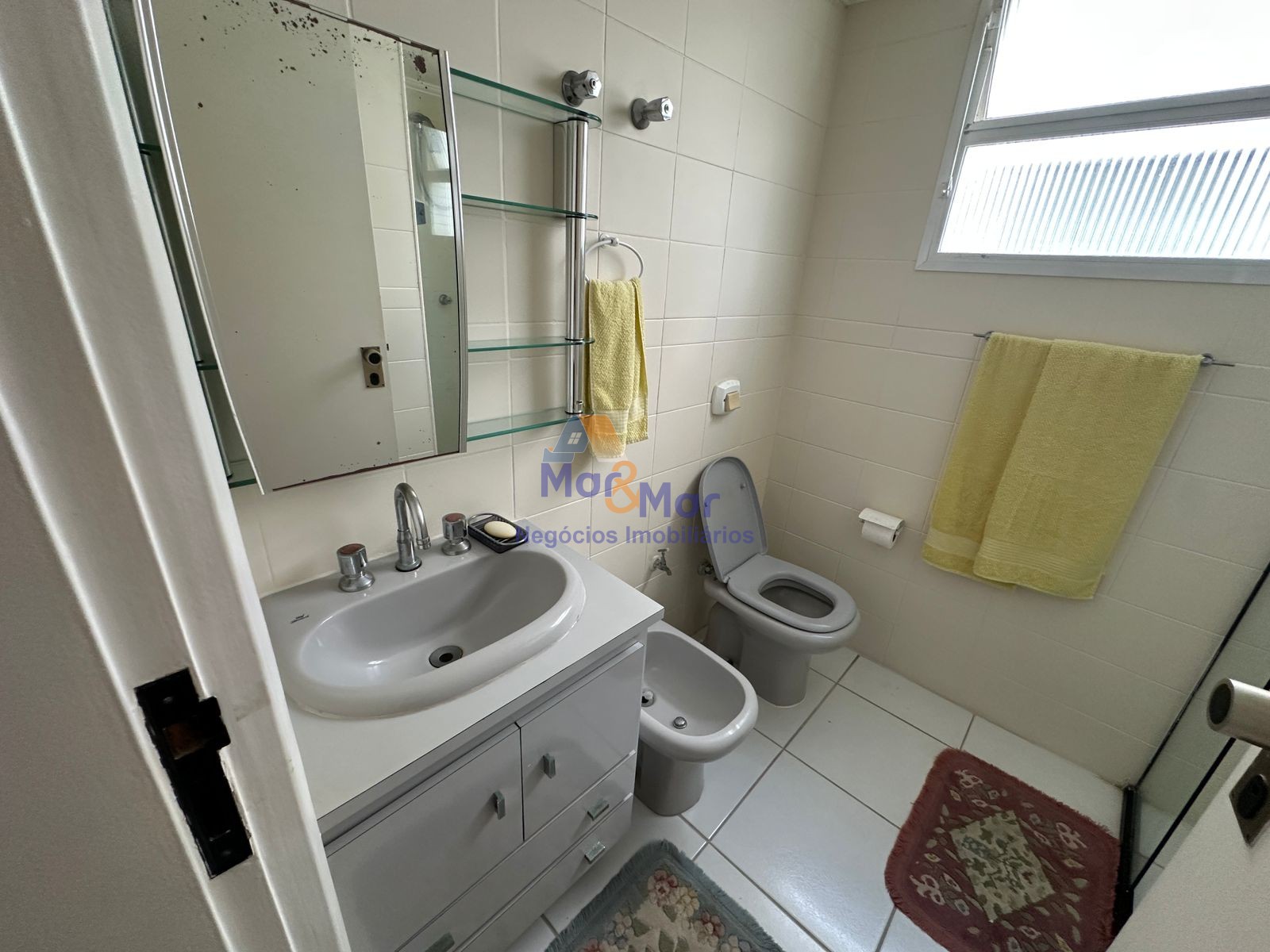 Apartamento na Praia das Pitangueiras, Guarujá - SP