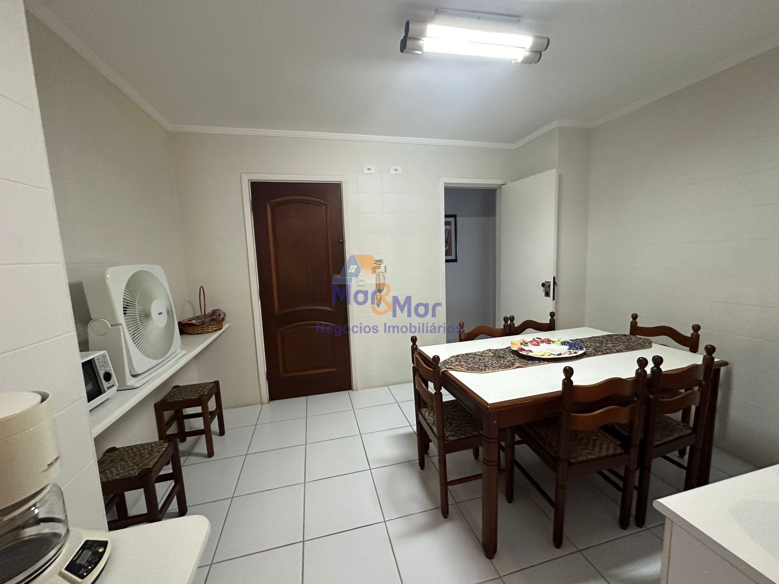 Apartamento na Praia das Pitangueiras, Guarujá - SP