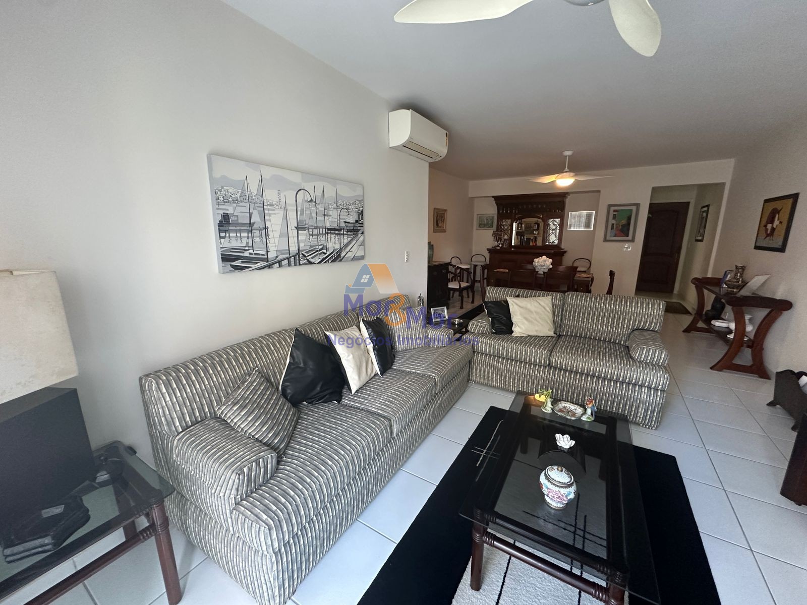 Apartamento na Praia das Pitangueiras, Guarujá - SP