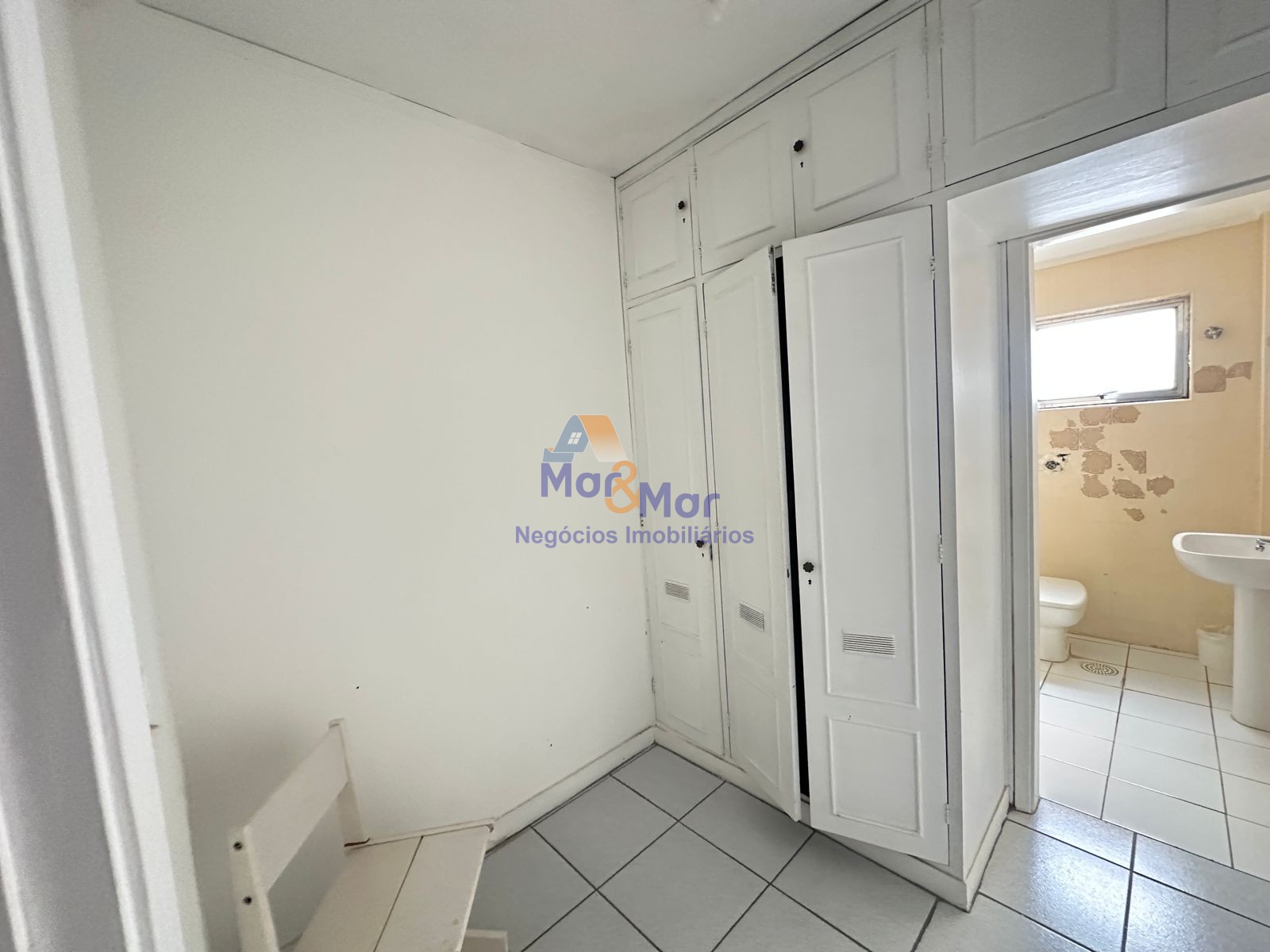 Apartamento na Praia das Pitangueiras, Guarujá - SP