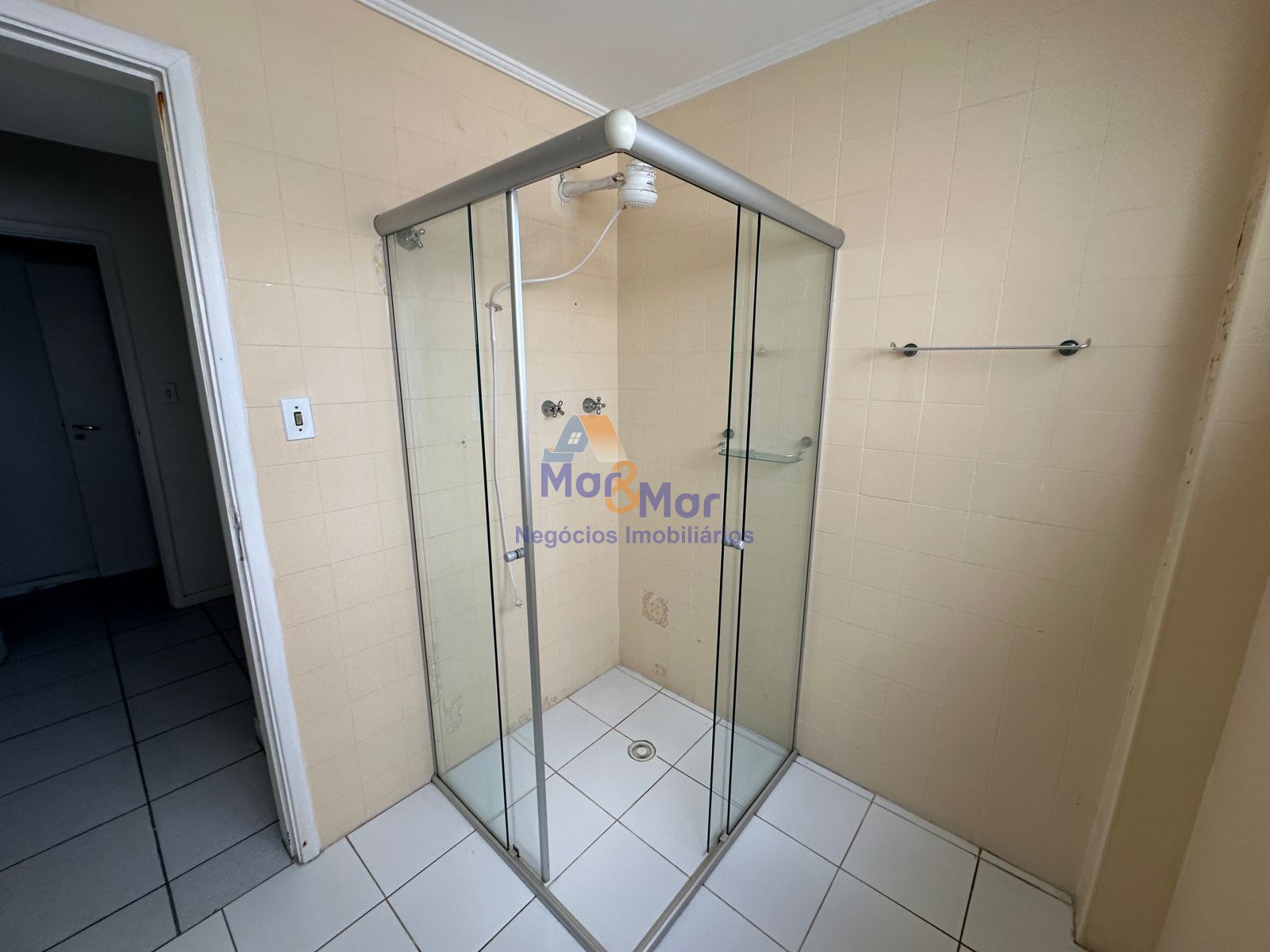 Apartamento na Praia das Pitangueiras, Guarujá - SP