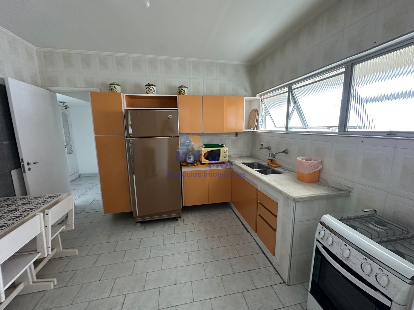 Apartamento na Praia das Pitangueiras, Guarujá - SP